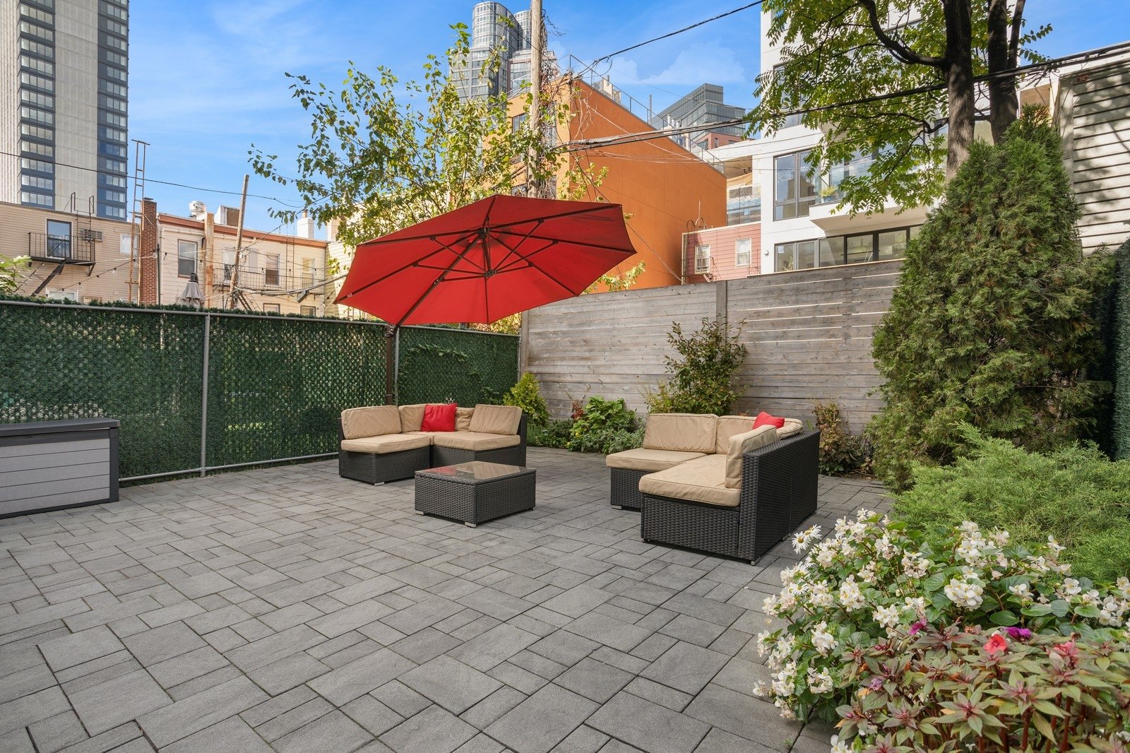 12_79EagleStreet_1R_26_BackYard_Large.jpg