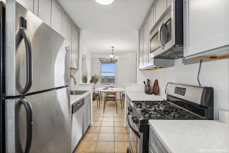04_370OceanParkway_Apt12L_5_Kitchen_LowRes.jpg