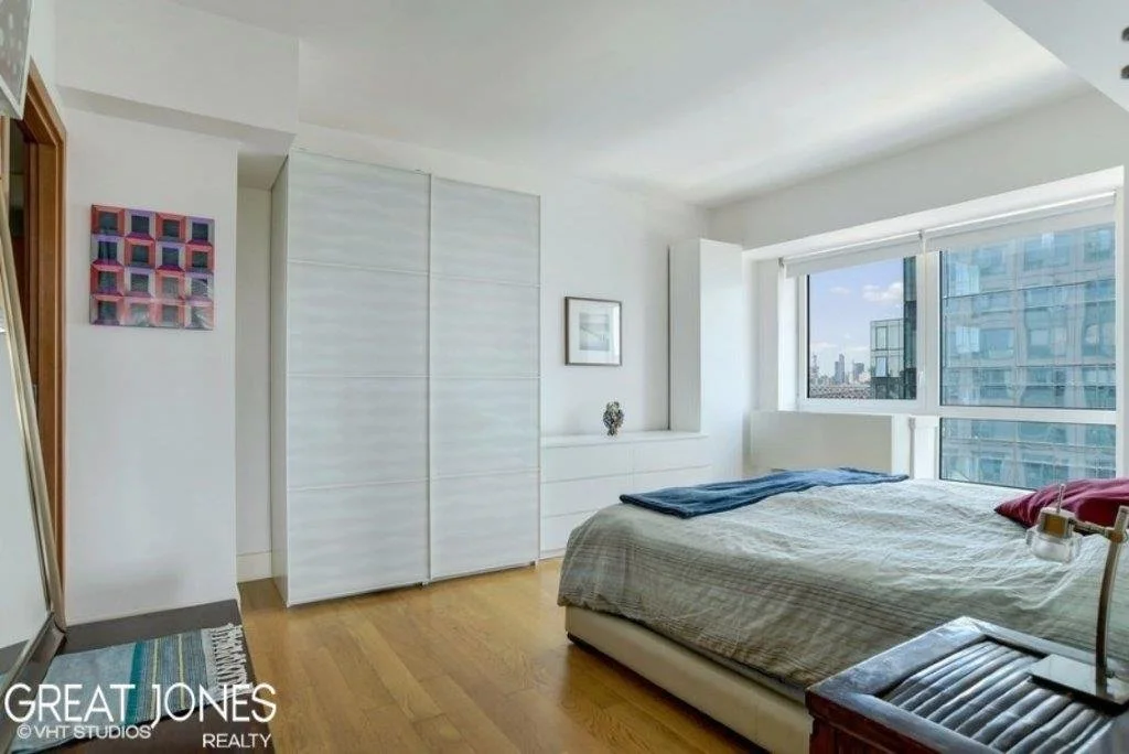 4_440KentAvenue_18D_14_MasterBedroom_LowRes-2.jpg