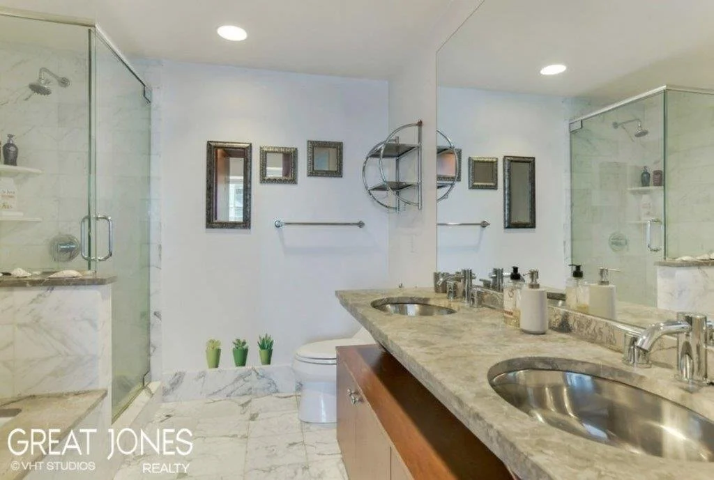 5_440KentAvenue_18D_13_MasterBathroom_LowRes-2.jpg