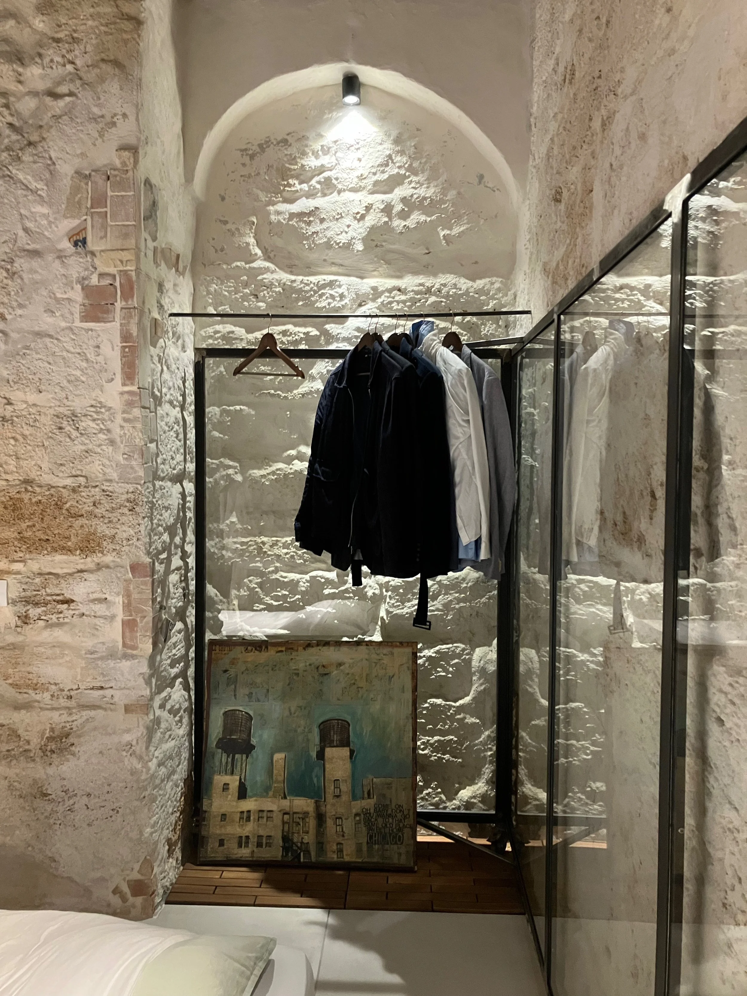 L’associazione dei materiali che risponde perfettamente alle esigenze di arredamento di interni classici o contemporanei.
