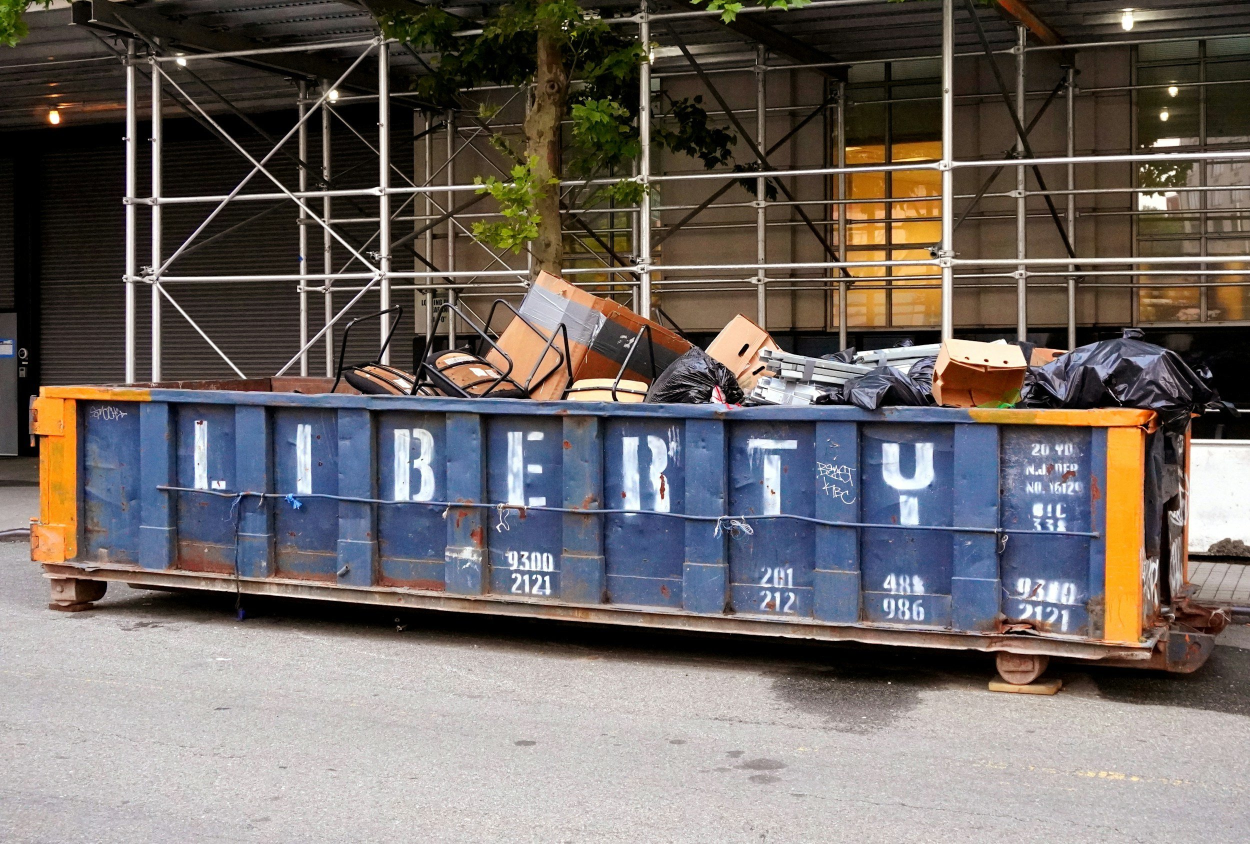 What Can and Can’t Go in a Dumpster? A North Florida Dumpster Rental Guide