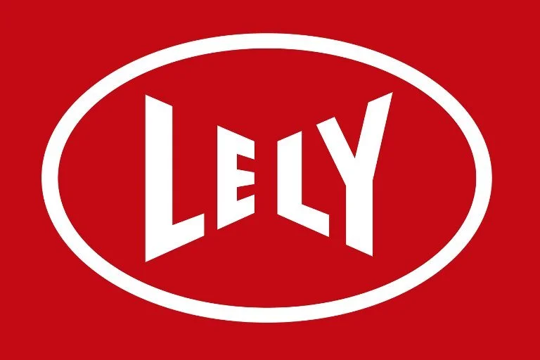 Logo met de lettertekst 'LELY' in wit op een rode achtergrond, omgeven door een witte ovale rand.