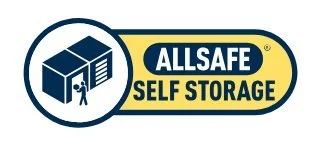 Logo van ALLSAFE Self Storage met een pictogram van een opslagruimte en een persoon die opslagunits binnenloopt.