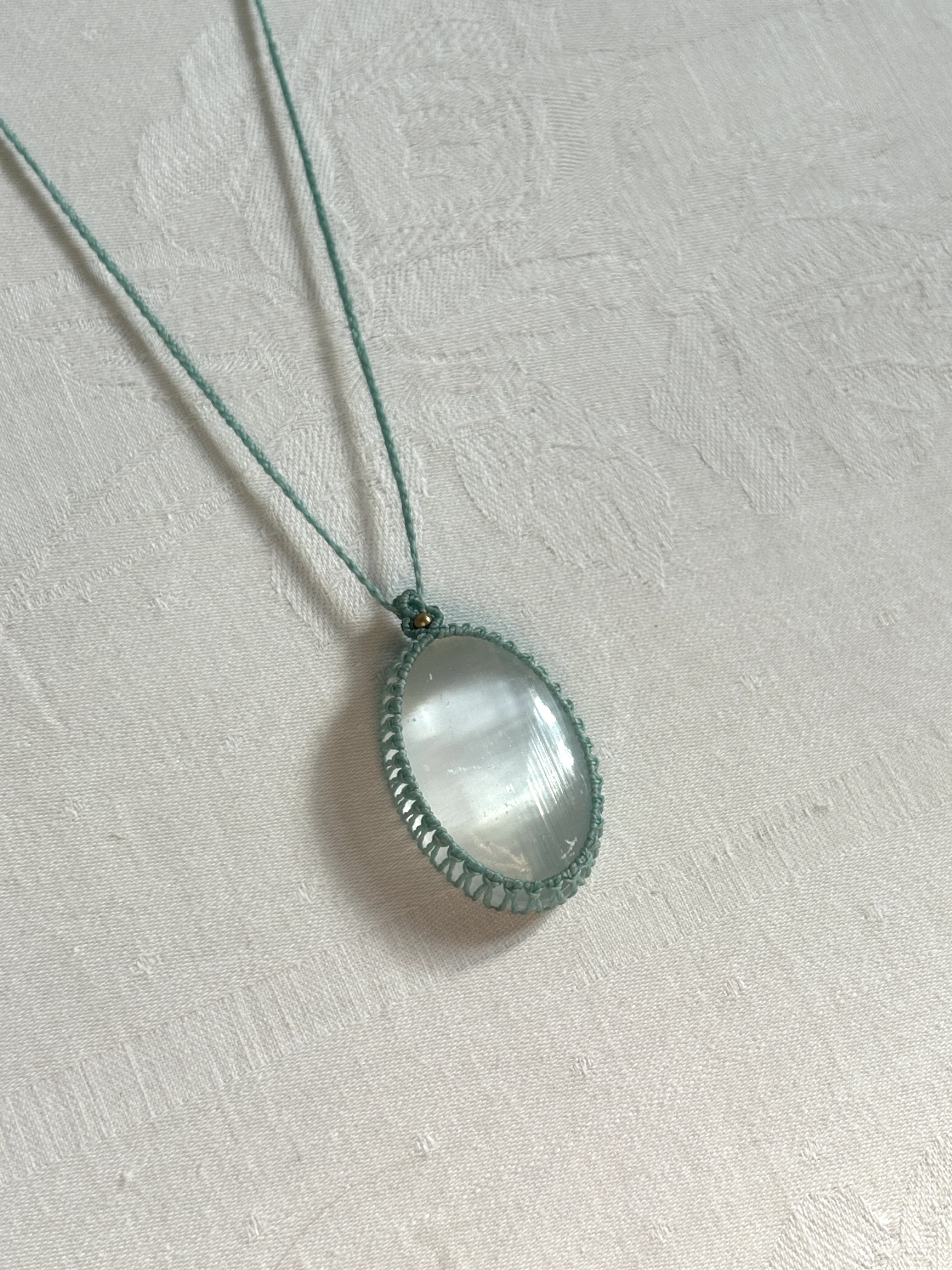 [098] selenite
