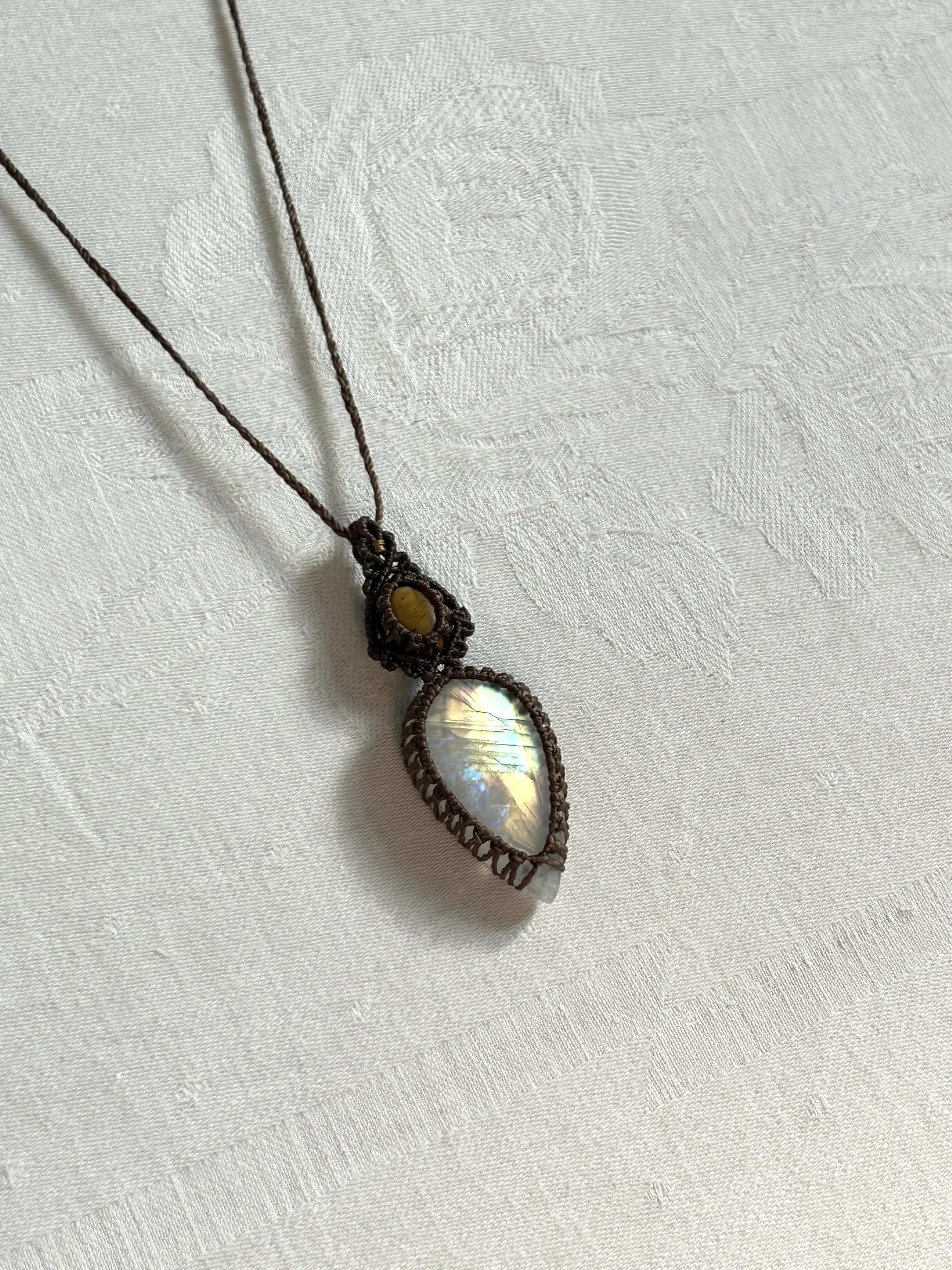 [097] moonstone + tiger's eye