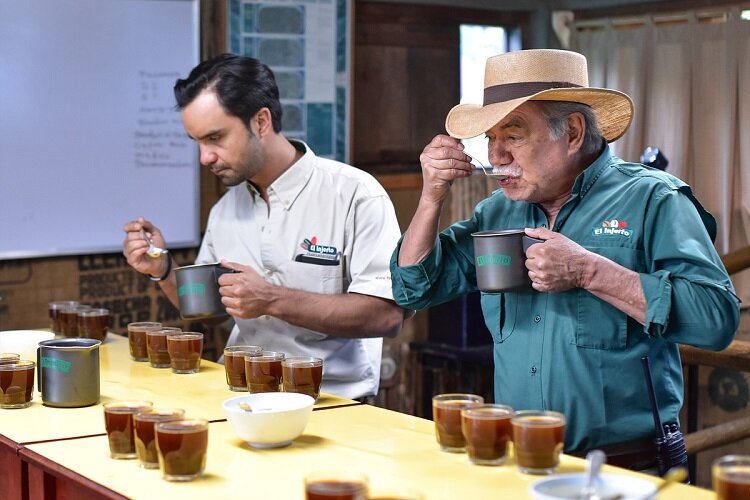 Arturo cups lots from El Injerto with his father.
