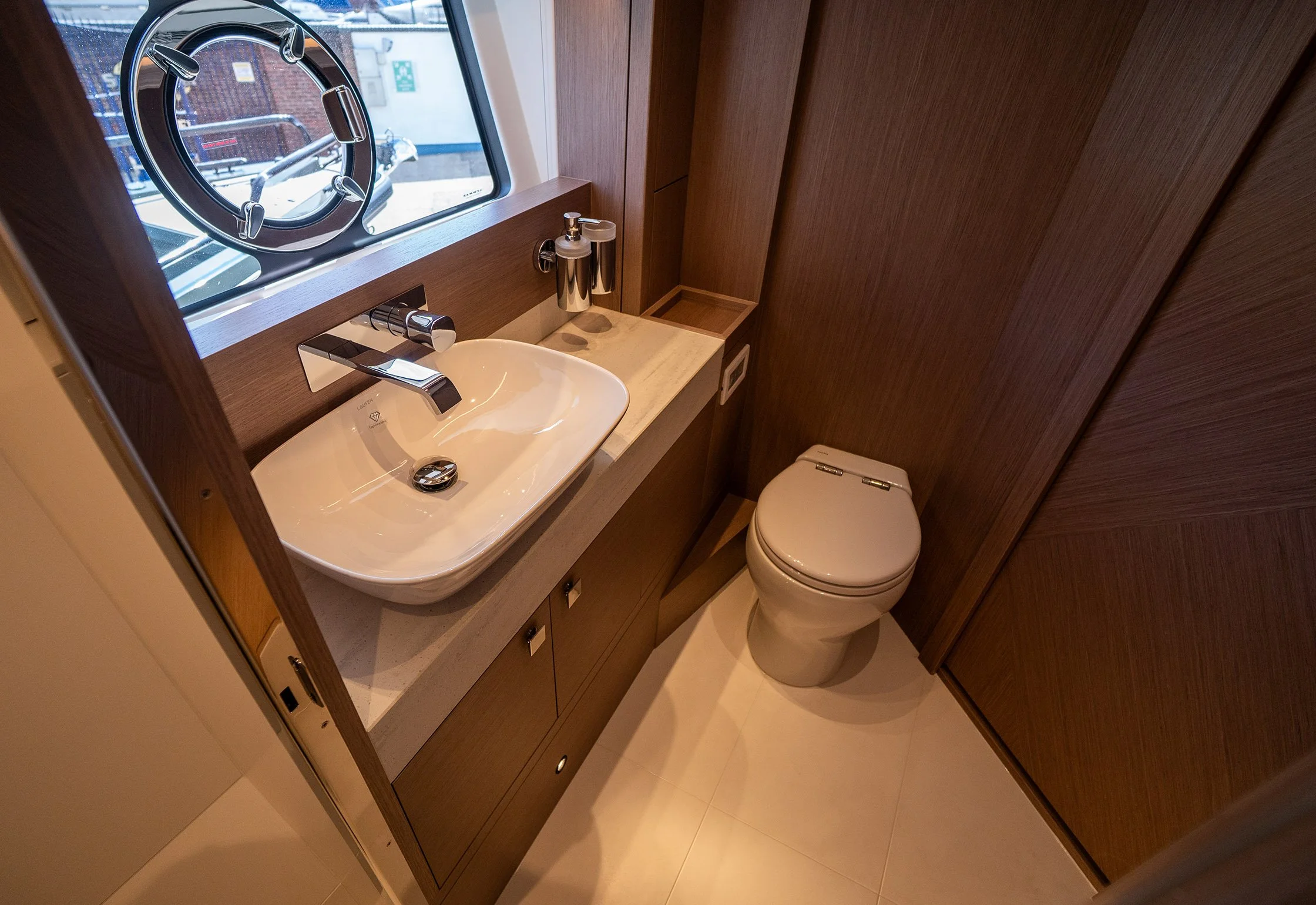 37 - VIP Cabin En Suite.jpg