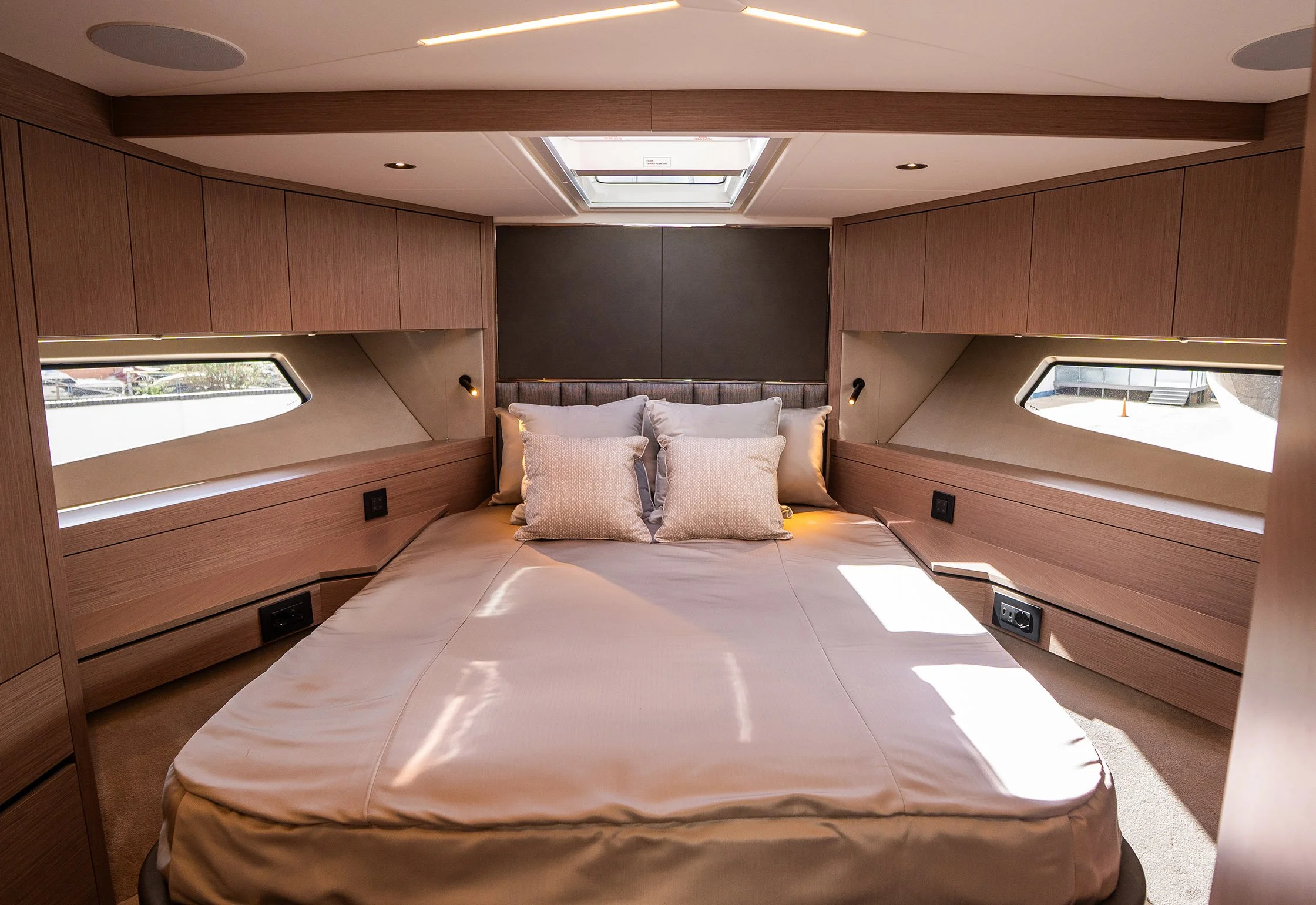 32 - VIP Cabin.jpg