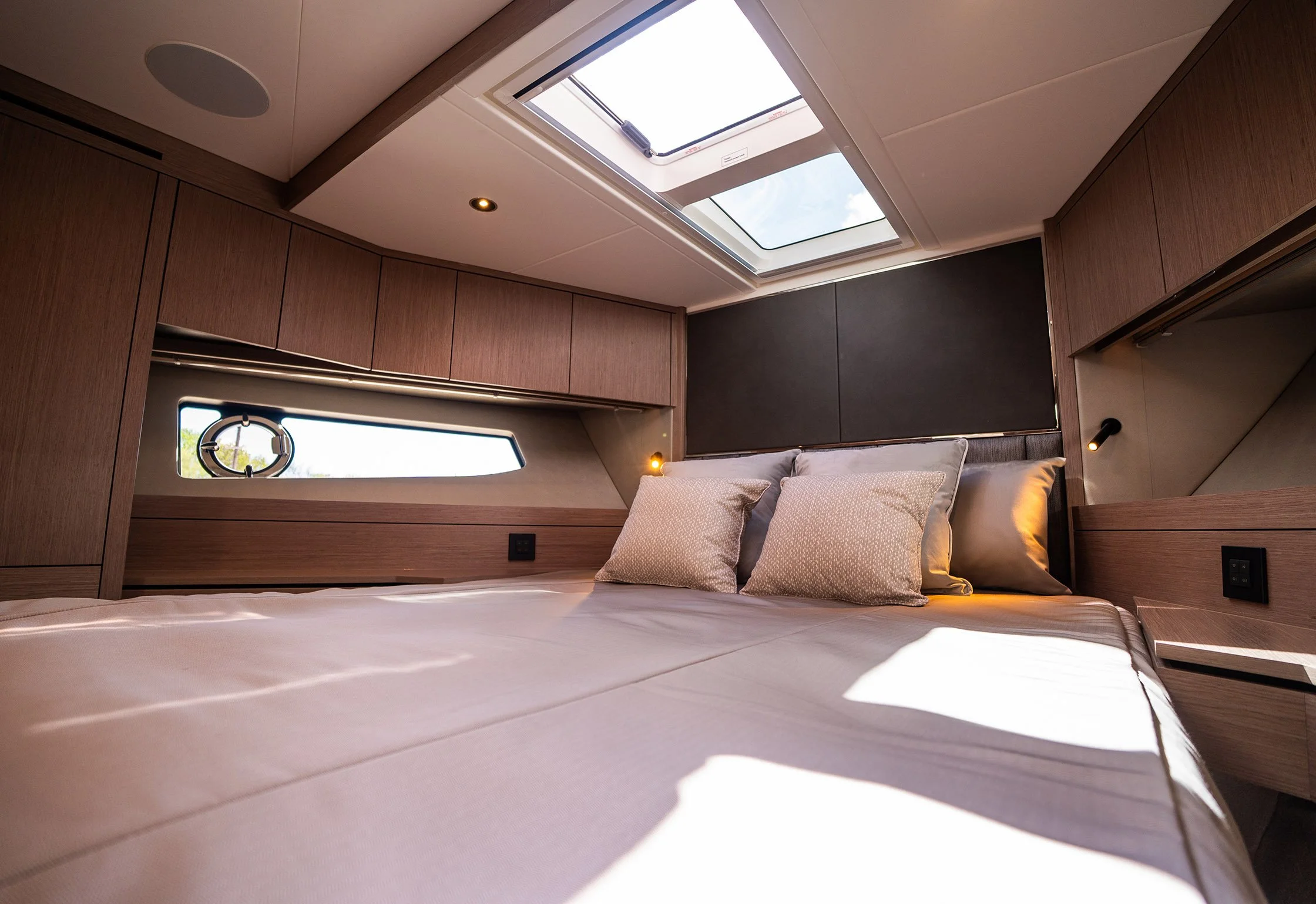 34 - VIP Cabin.jpg