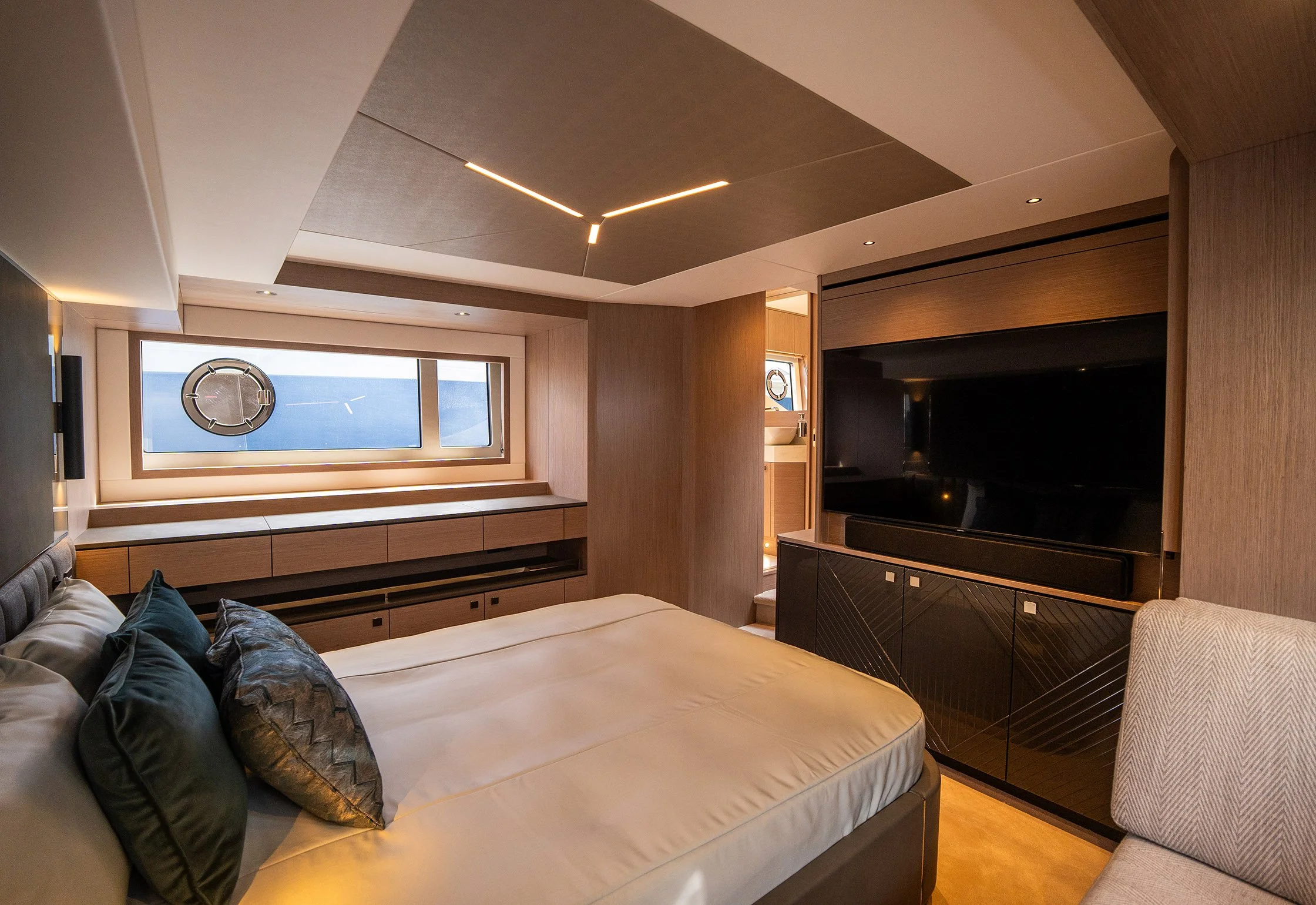 29 - Master Cabin.jpg