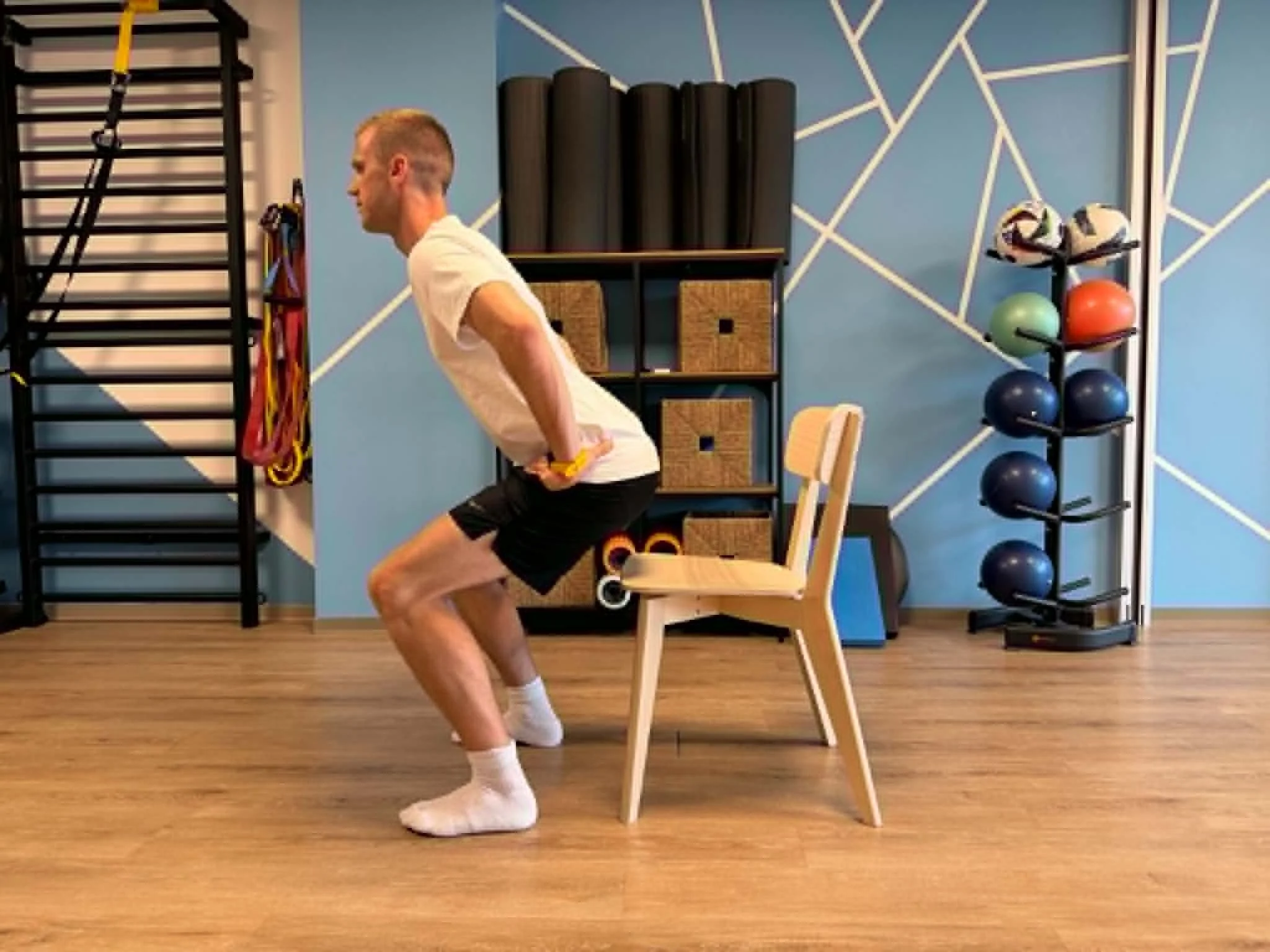 S1: Chair squat strength
