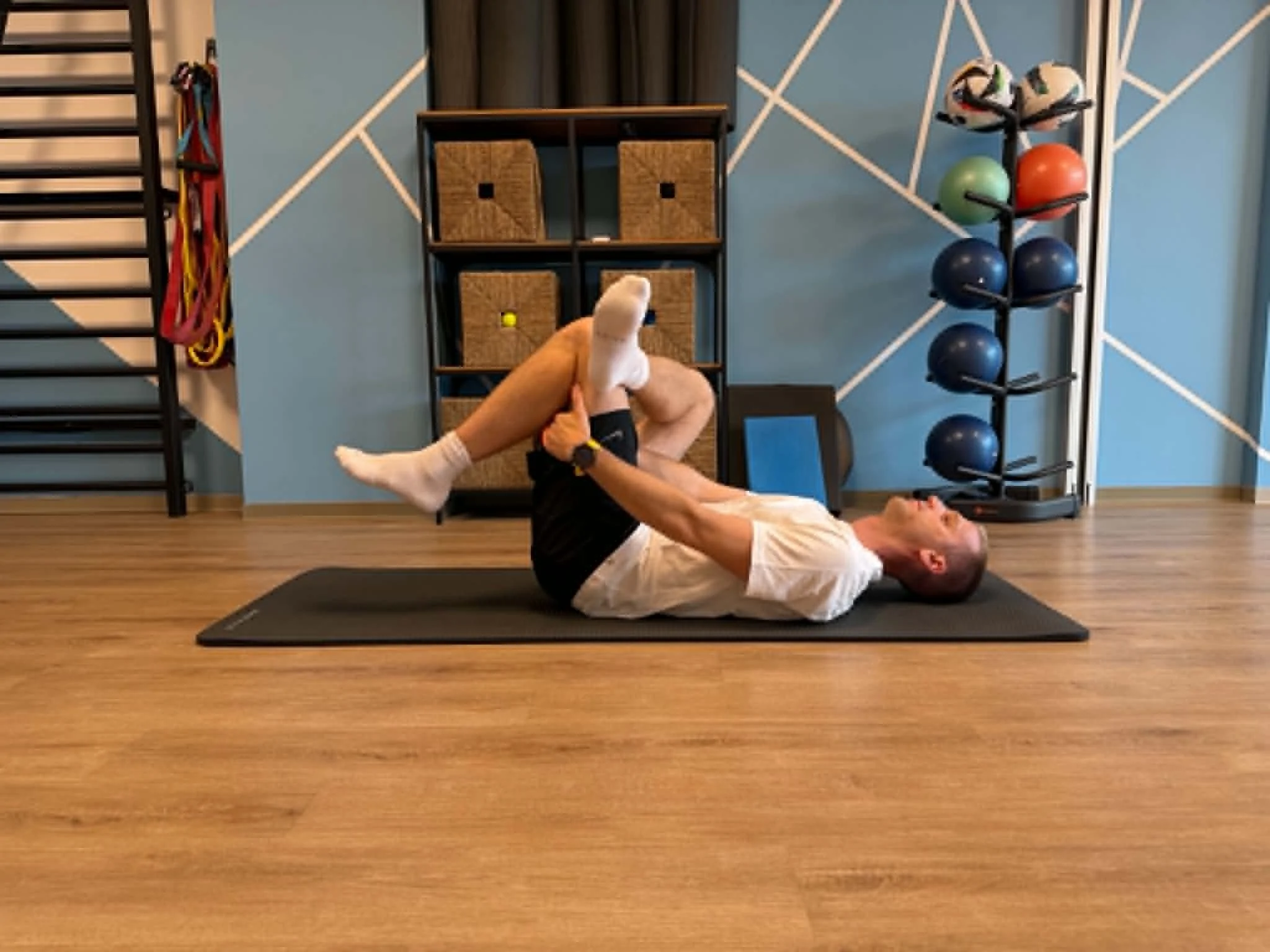 F3: Hamstring / glute stretch