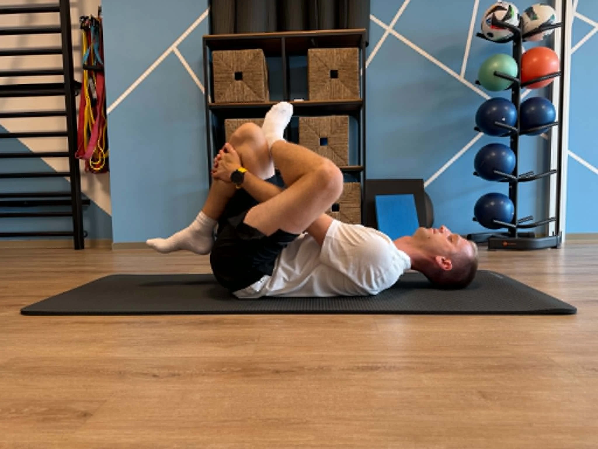 F2: Hamstring / glute stretch