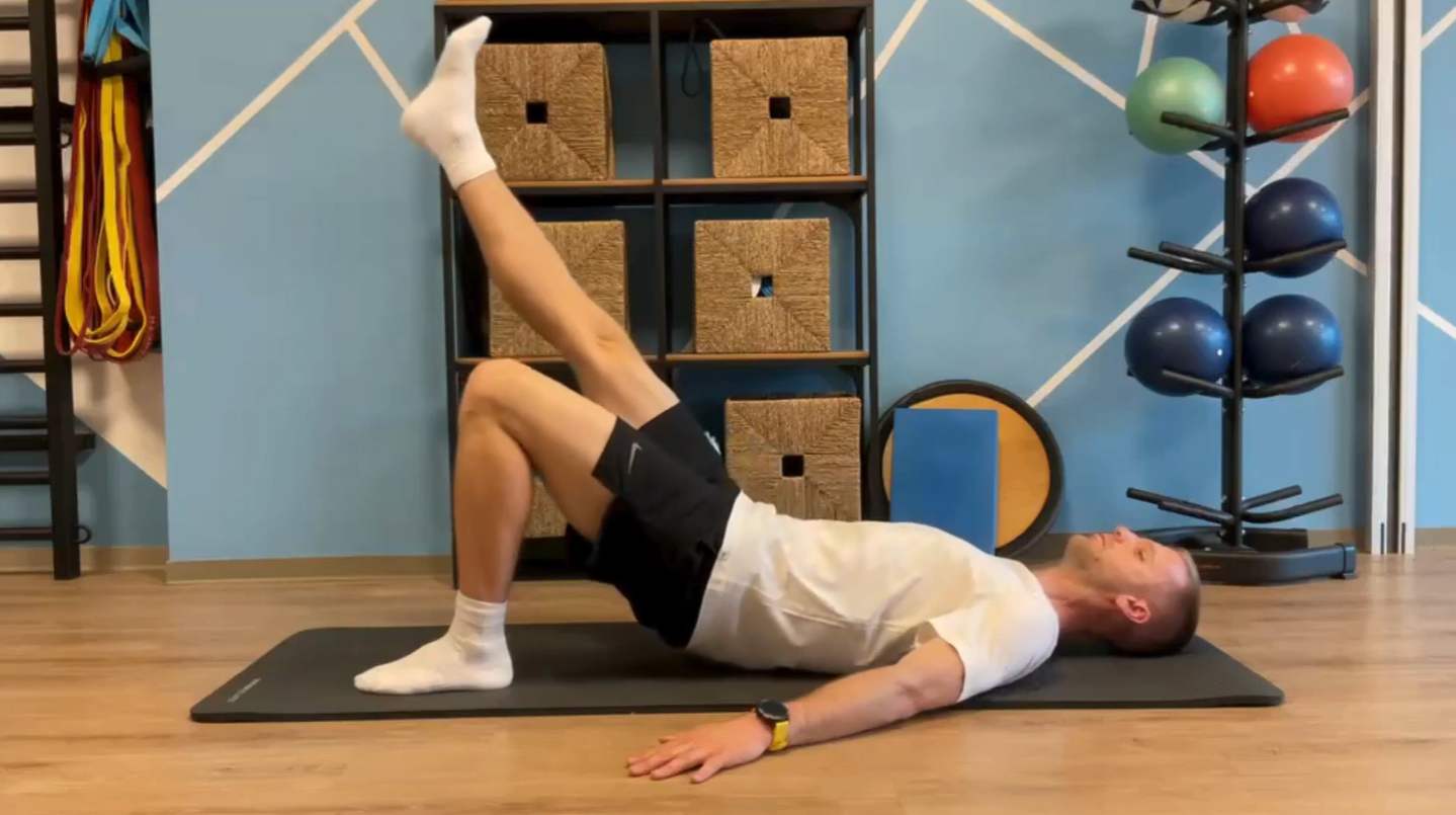 S3: Bridge progression on one leg &nbsp;