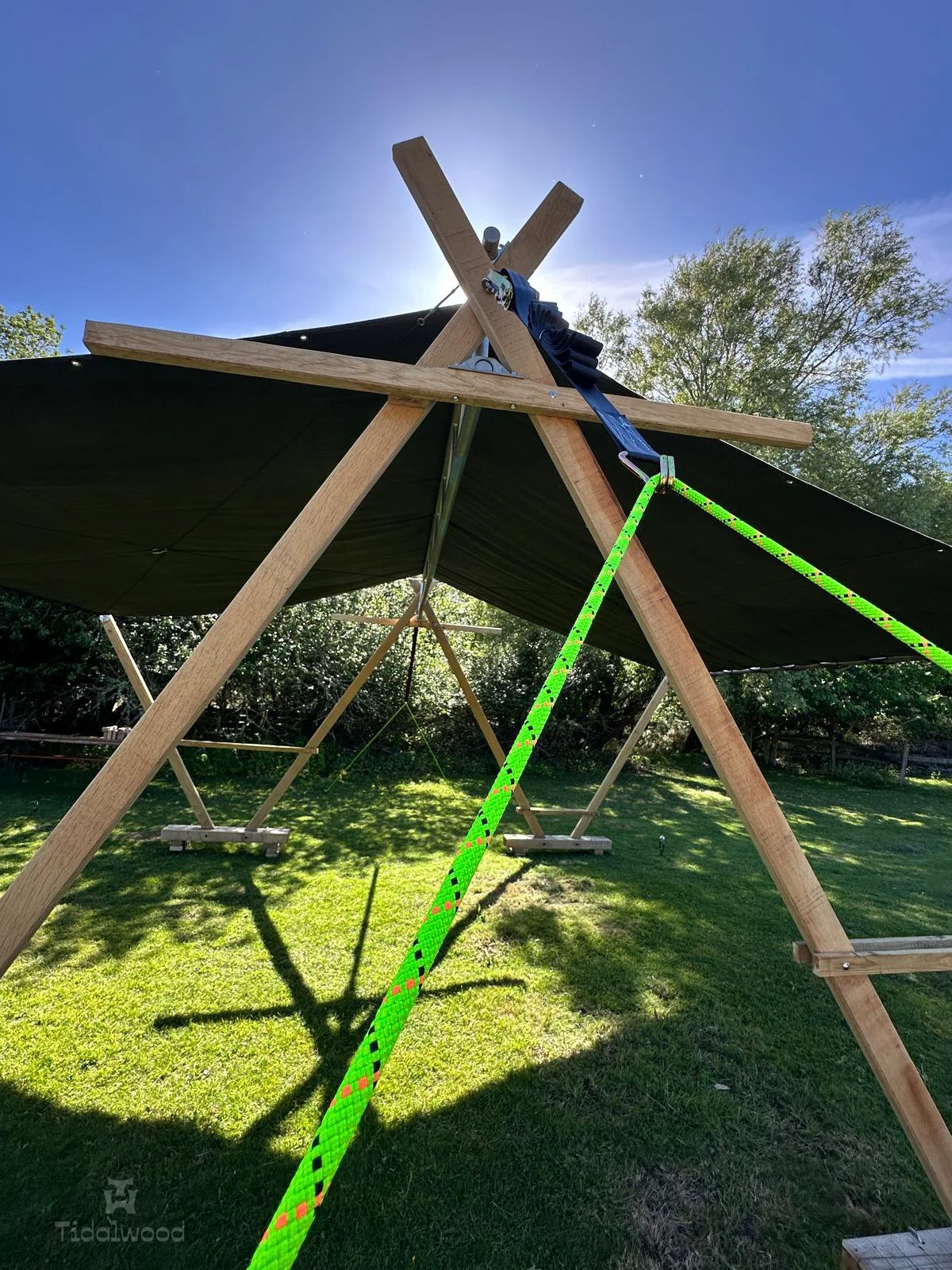 Shade-shelter-large-leaf-002.jpg