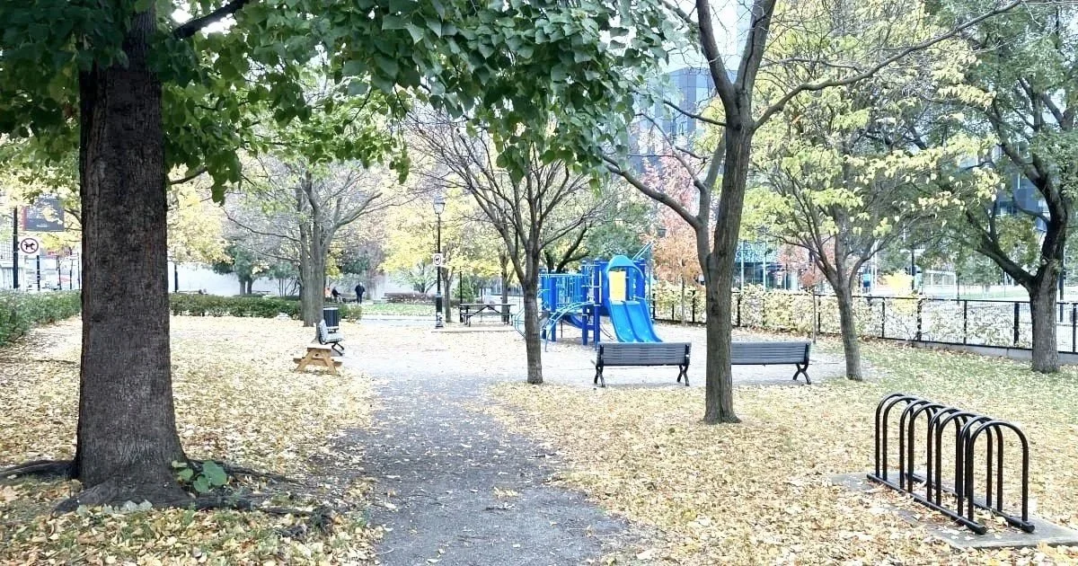 Pre-construction site of François-Dollier-de-Casson Park playground redevelopment planned under Universal Design guidance (Universal Design Consultant, Société Logique).
