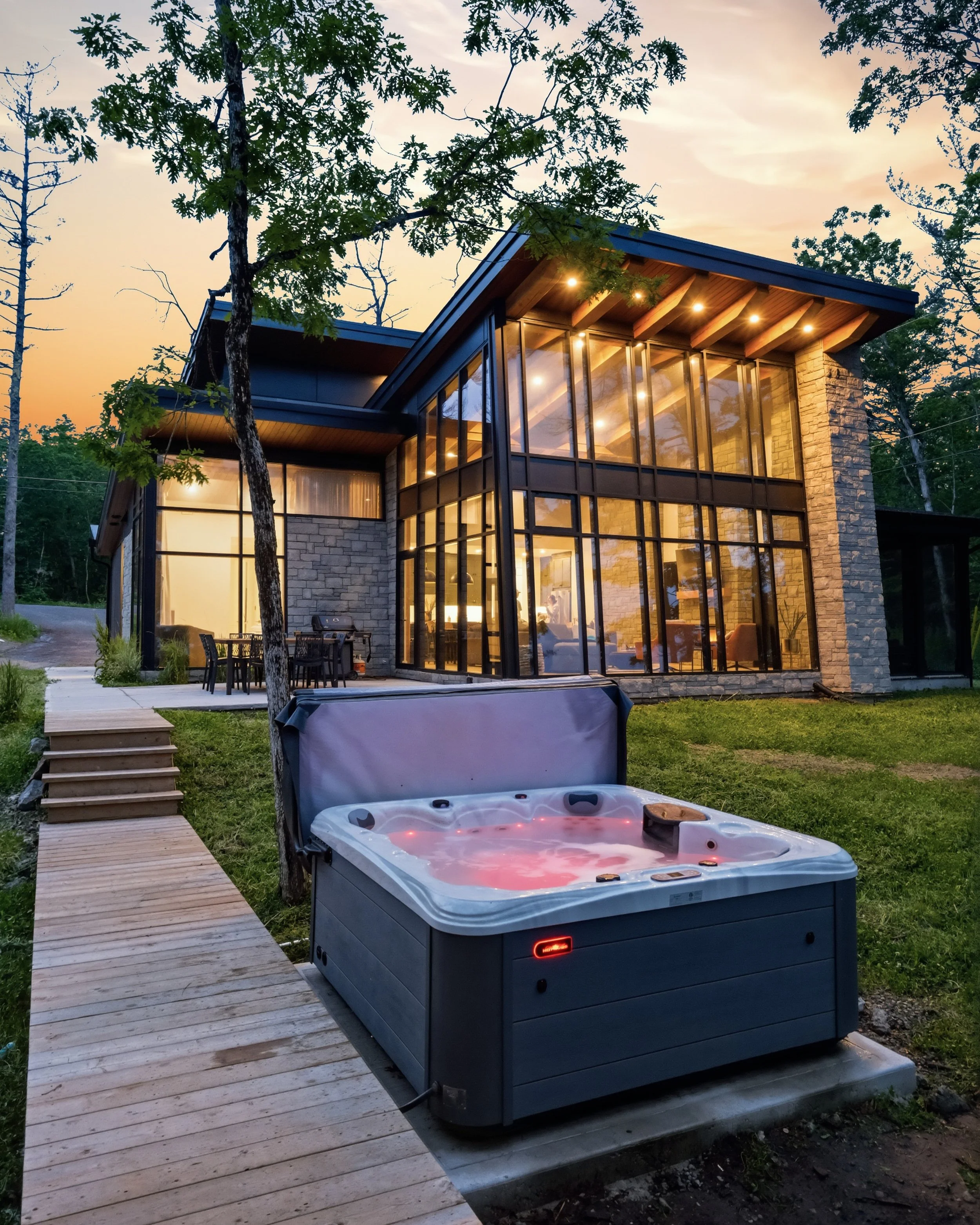 Modern Waterfront Cottage on Muldrew Lake