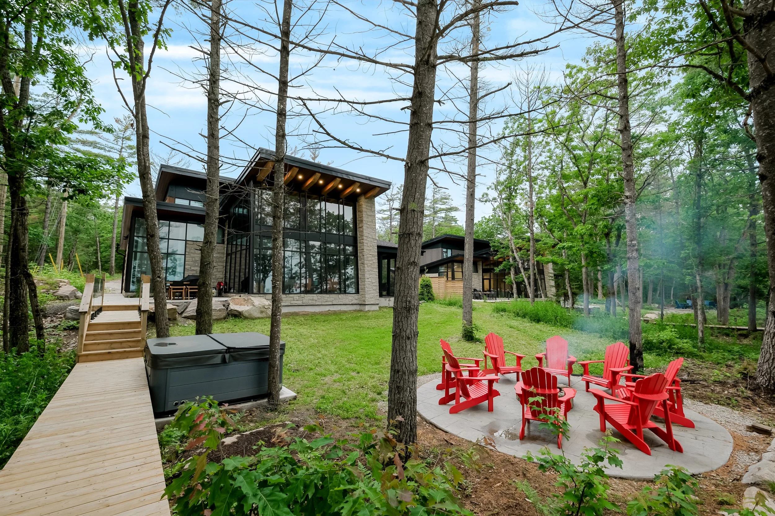 Waterfront cottage on Muldrew Lake with private hot tub and fire pit