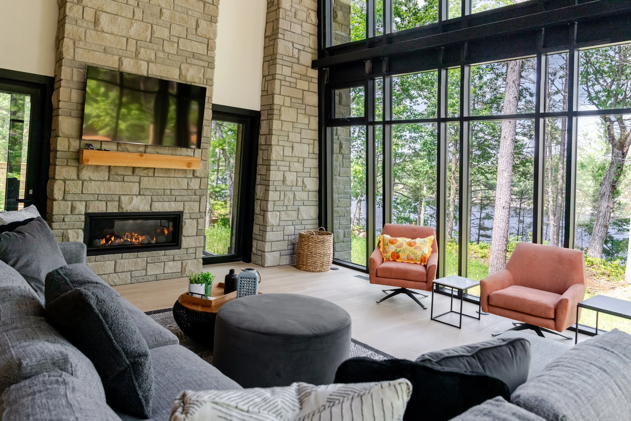 Large Muskoka cottage with spacious living area overlooking Muldrew Lake in Gravenhurst