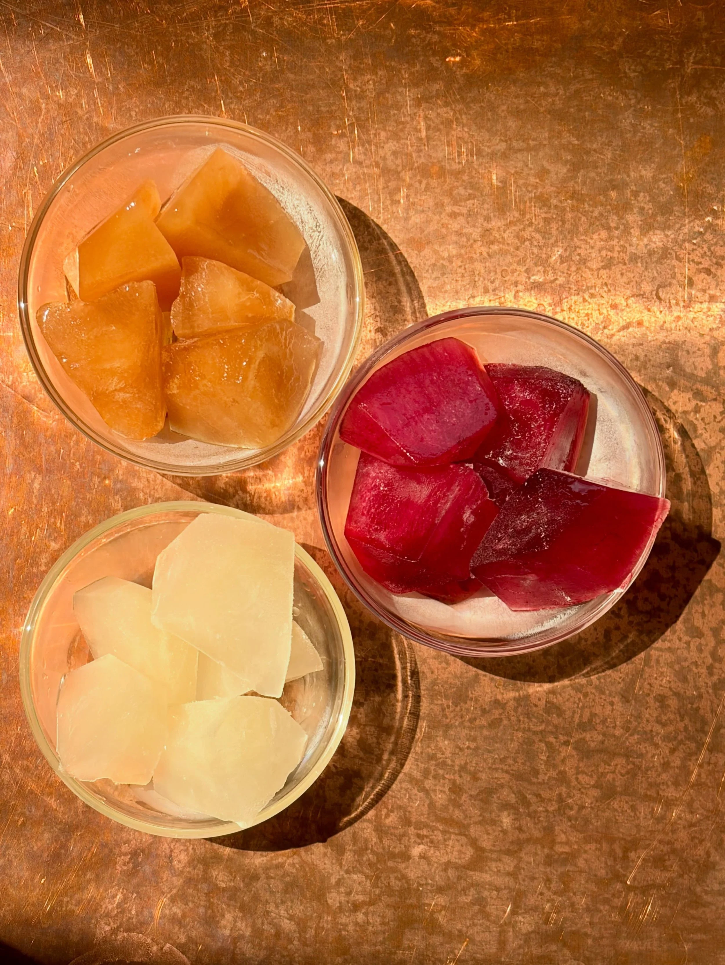 HOUSE ICE: Did you know we have 3 types of ice to add to your teas? Choose from Sicilian lemonade, cinnamon vanilla black tea, or a tart raspberry herbal tea! This heatwave means your iced beverages shouldn&rsquo;t get watered down, they should get b