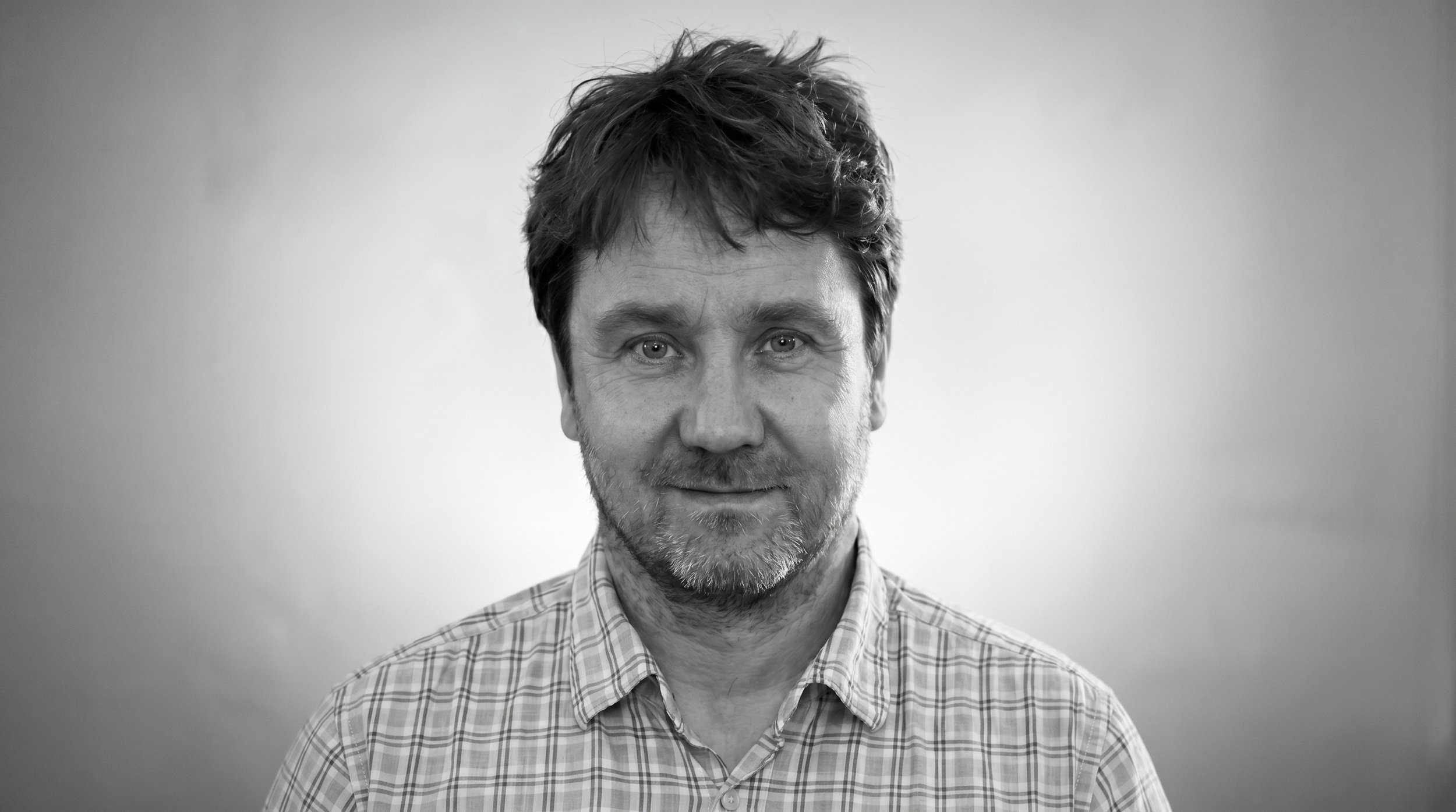 Portrait of Johan Paulsson, Ph.D., Professor of Systems Biology at Harvard Medical School