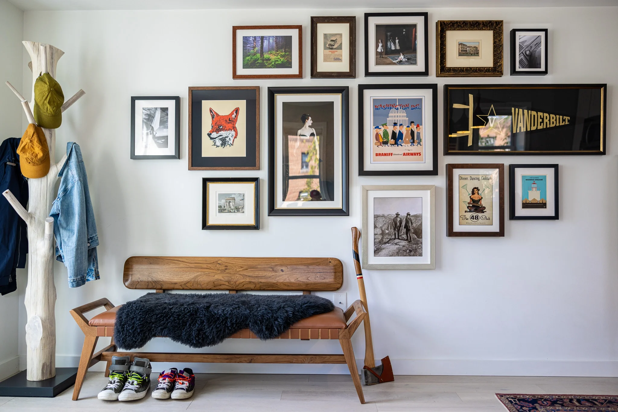 washington-dc-row-home-gallery-wall-interior-design.webp