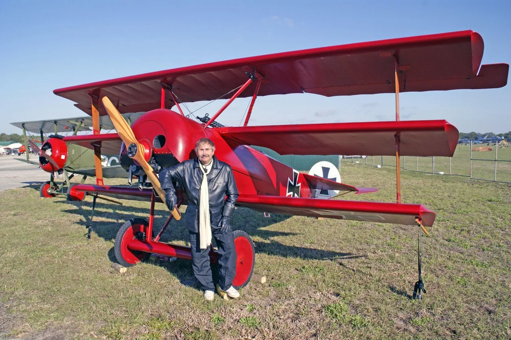 Antique aircraft with a radial engine and propeller — vintage airplane videos on Tractorhead
