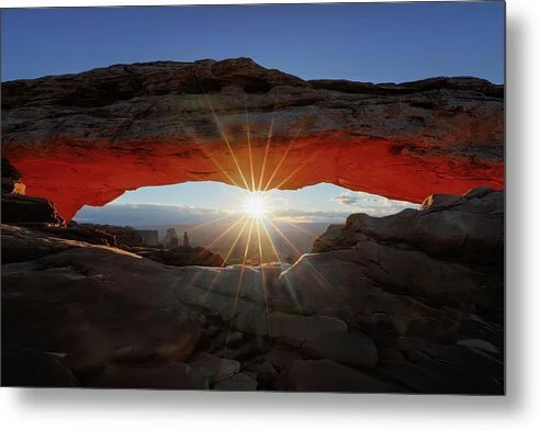 the-first-aperture-mesa-arch-sunrise-canyonlands-utah-robert-niemeier.jpg