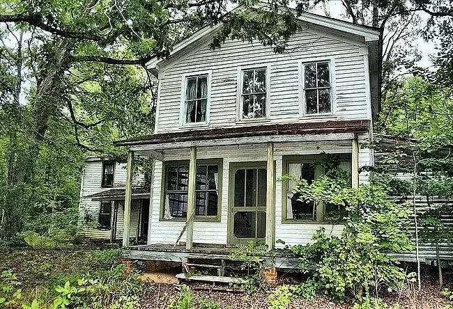 distressed 2 story housing