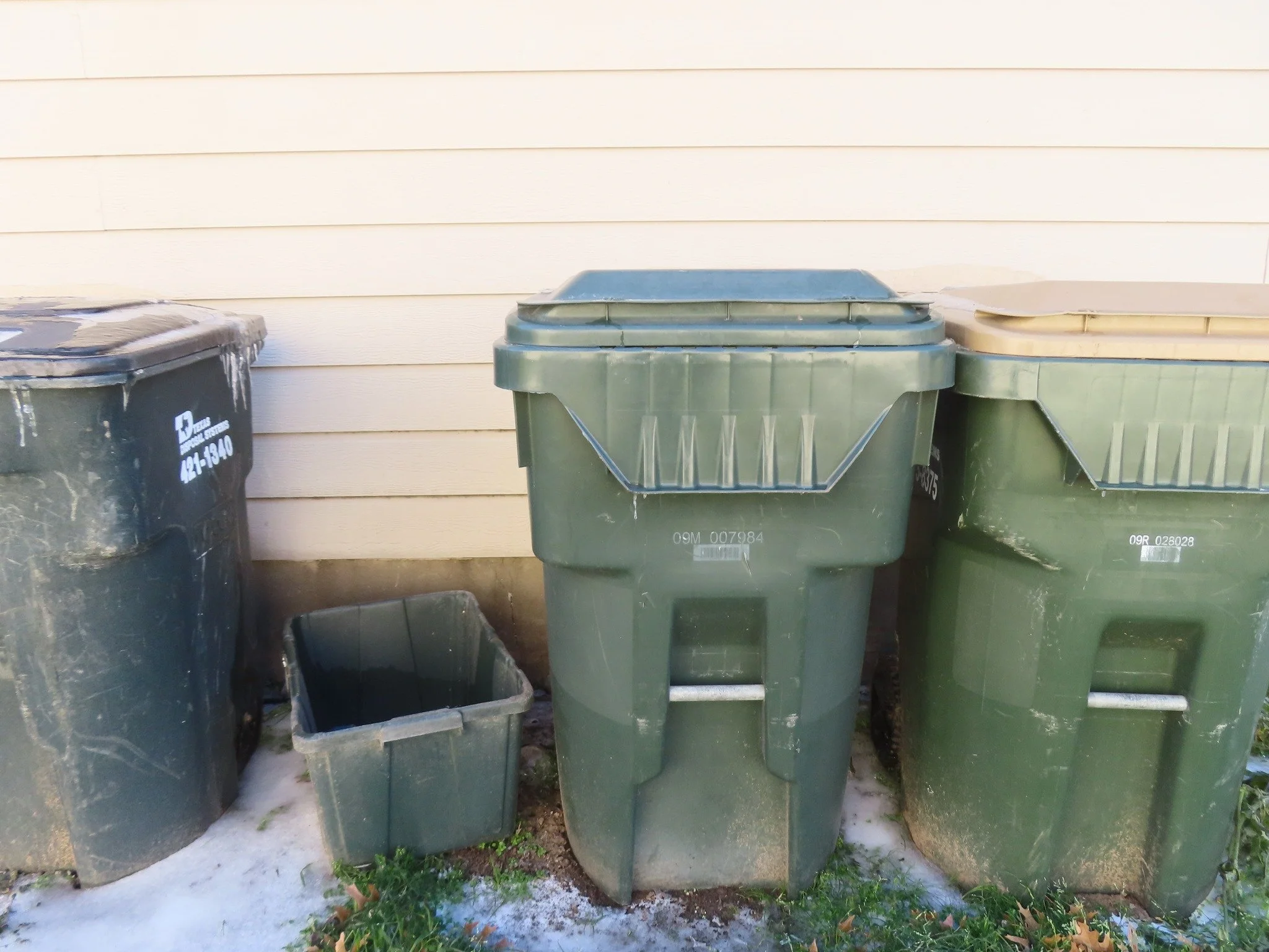 Adventures in Inspections...

What's hiding behind the trash cans? 

A crack in the foundation 🕵️&zwj;♀️
.
.
 #SmartGuard #realeastate #firsttimebuyer #newbraunfelshomes #homeownership #homeinspectionexperts #homeinspectorfinds #luxuryhomes #RealEst