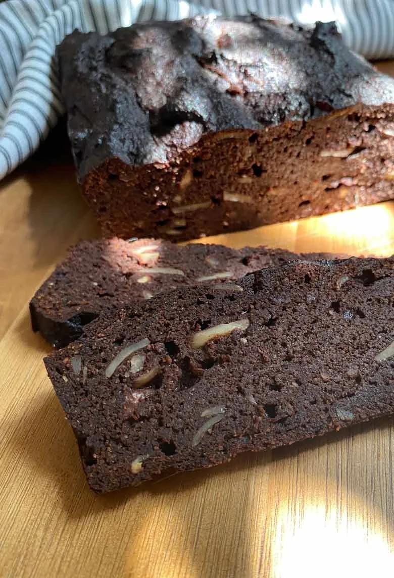 Panqué de cacao y plátano con harina de almendras.