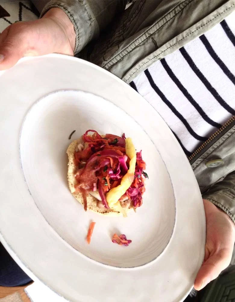 COLORIDAS TOSTADAS CON ESCABECHE DE COL MORADA
