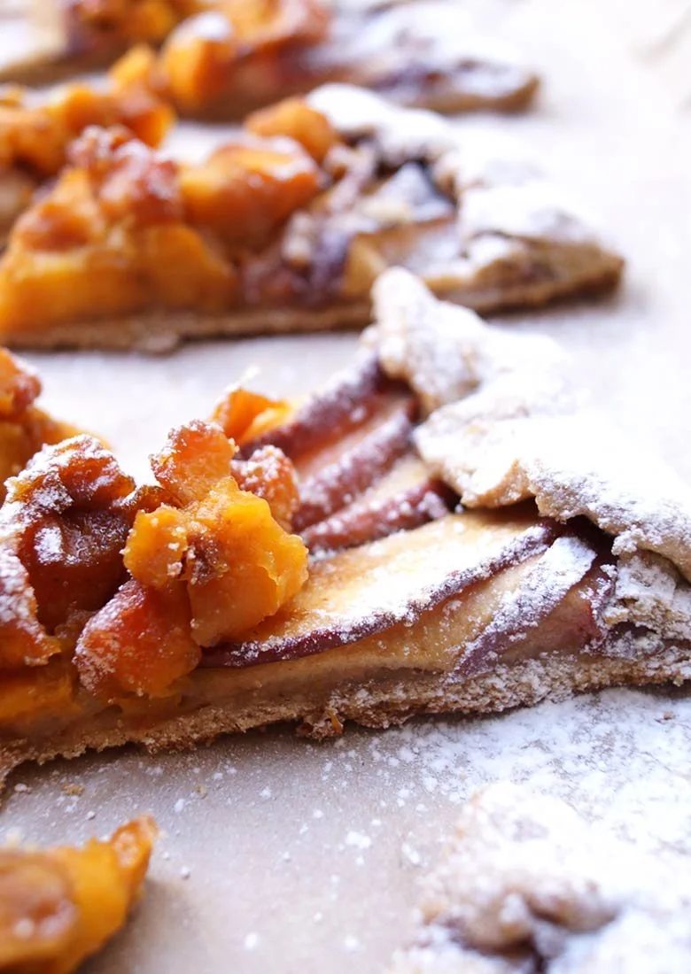 Galette integral de manzana y durazno.