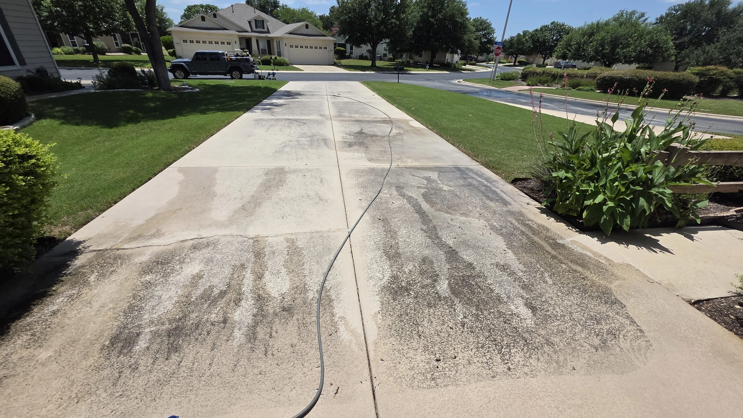 Driveway clean in Suncity