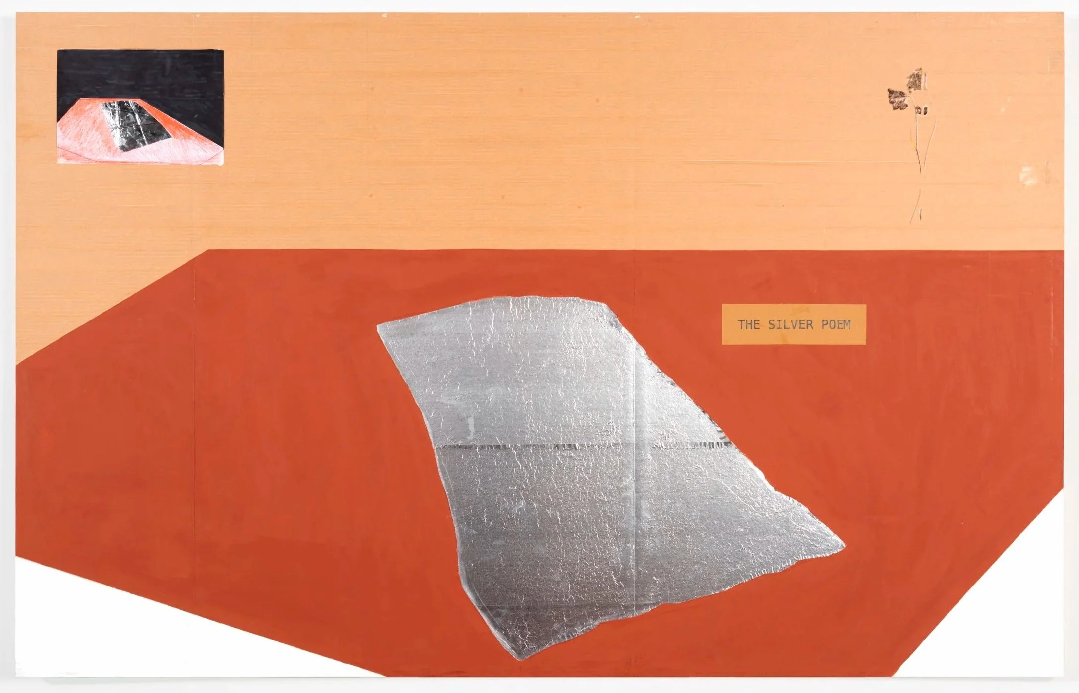 *The Silver Poem*, 2022. Papier, aluminium, encre, argile, crayon et peinture sur carton (monté sur bois) / 194 x 120 x 5 cm. 
