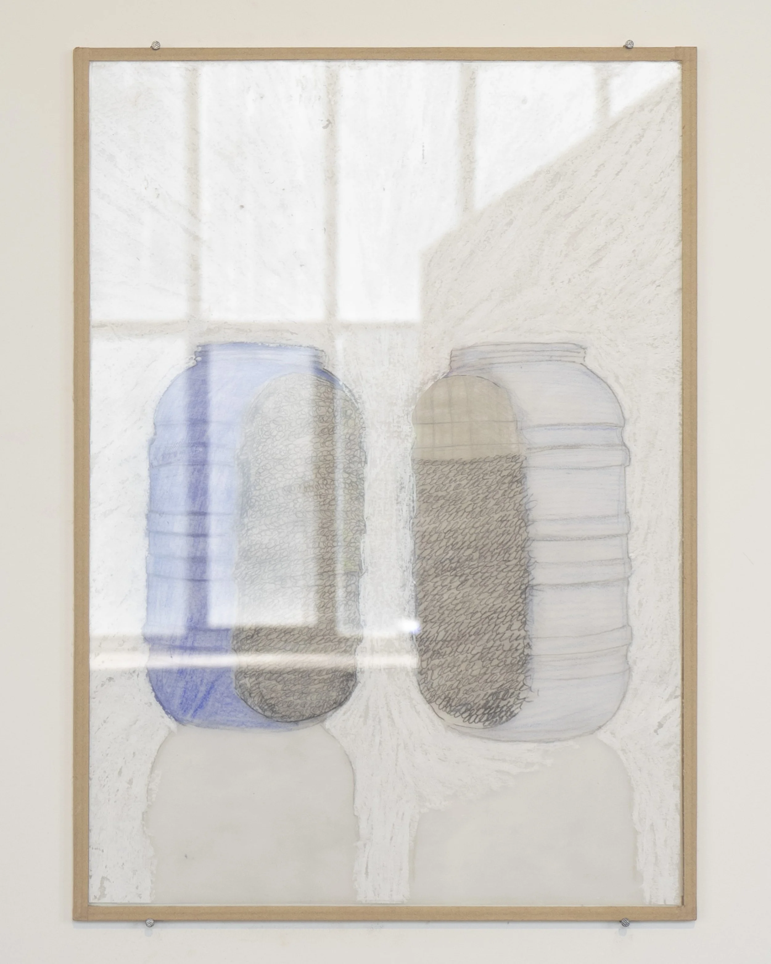 *Warm-Sulpture Drawing*, crayon, pastel, papier calque, verre / 30 x 22 x 0.6 cm.