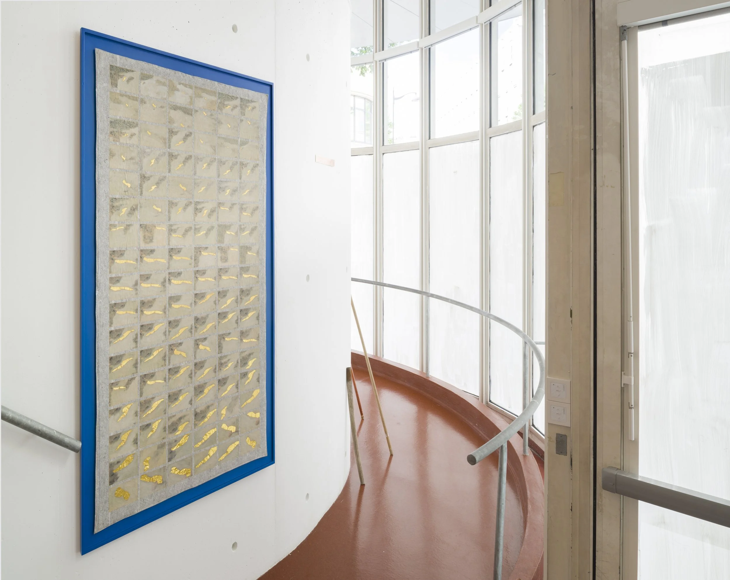 *Pankow-Or* 2021. Collage, matériaux mixtes / 189,5 x 122 × 4 cm (cadre inclus).