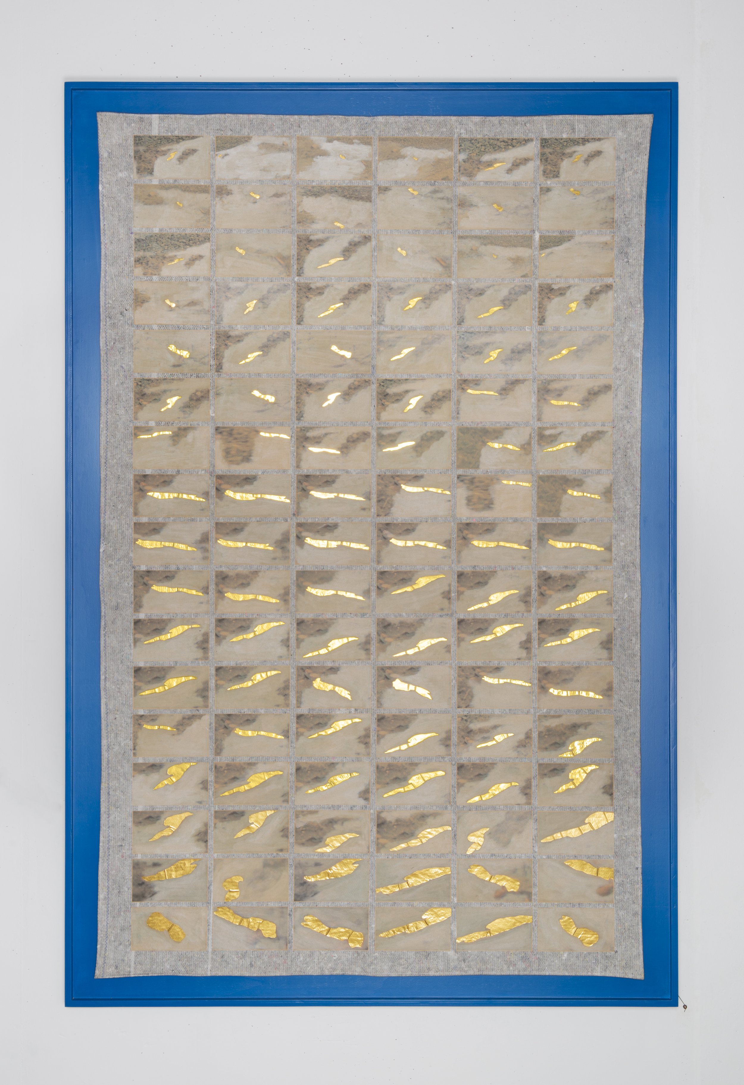*Pankow-Or* 2021. Collage, matériaux mixtes / 189,5 x 122 × 4 cm (cadre inclus).