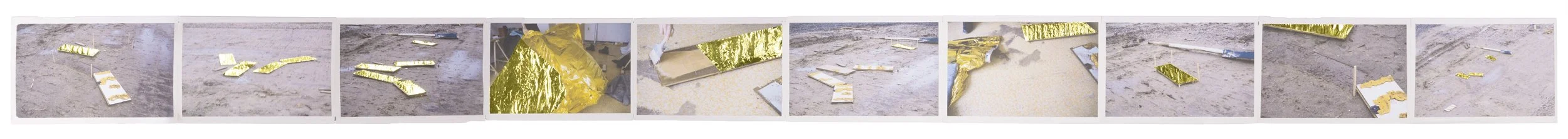 *Collage irréfléchi*, 2020. Photographies et couverture thermique sur carton / 144 x 10,5 cm.
