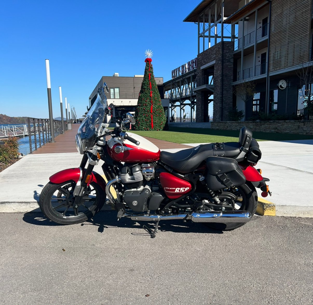 2024 Royal Enfield Super Meteor 650