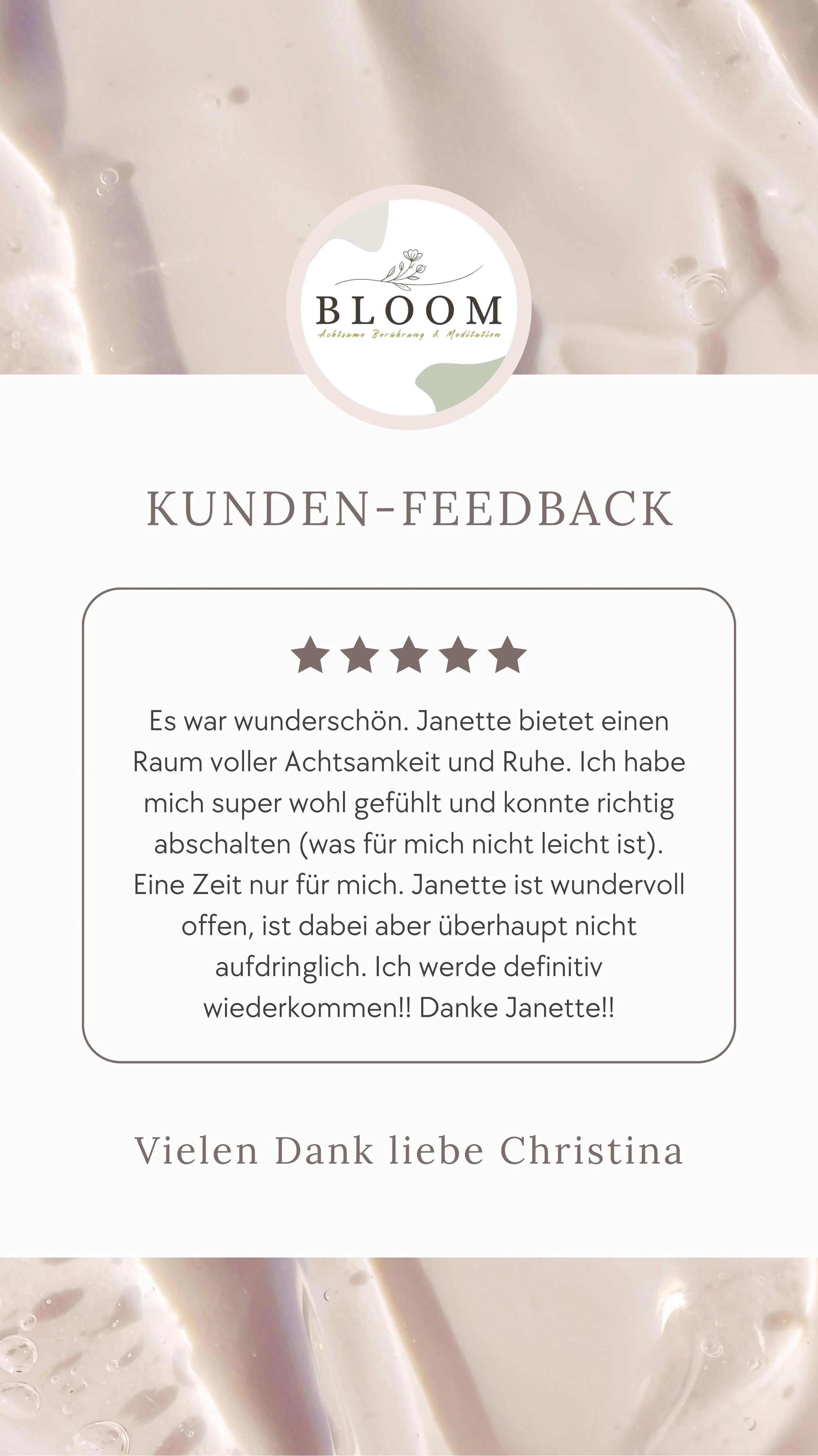 Kunden-Feedback auf einer Website, mit 5 Sternen und einem Text auf Deutsch, der positive Erfahrungen beschreibt. Das Design ist in hellen, natürlichen Farben gehalten.