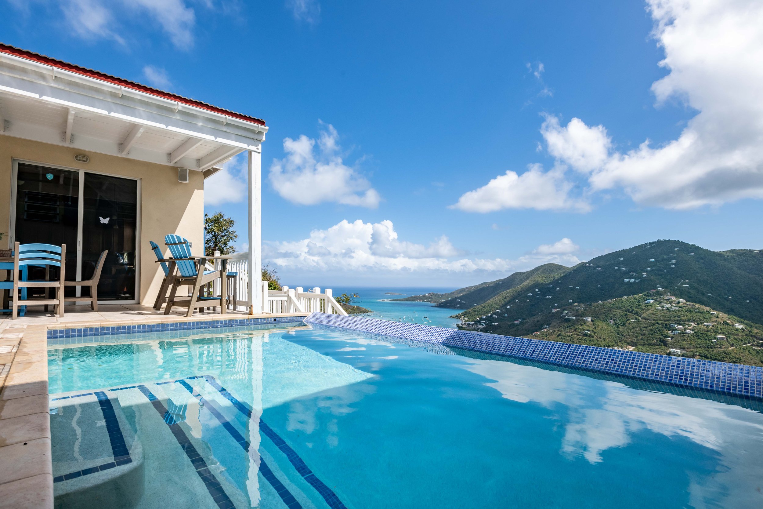 POOL/OUTSIDE DECKS