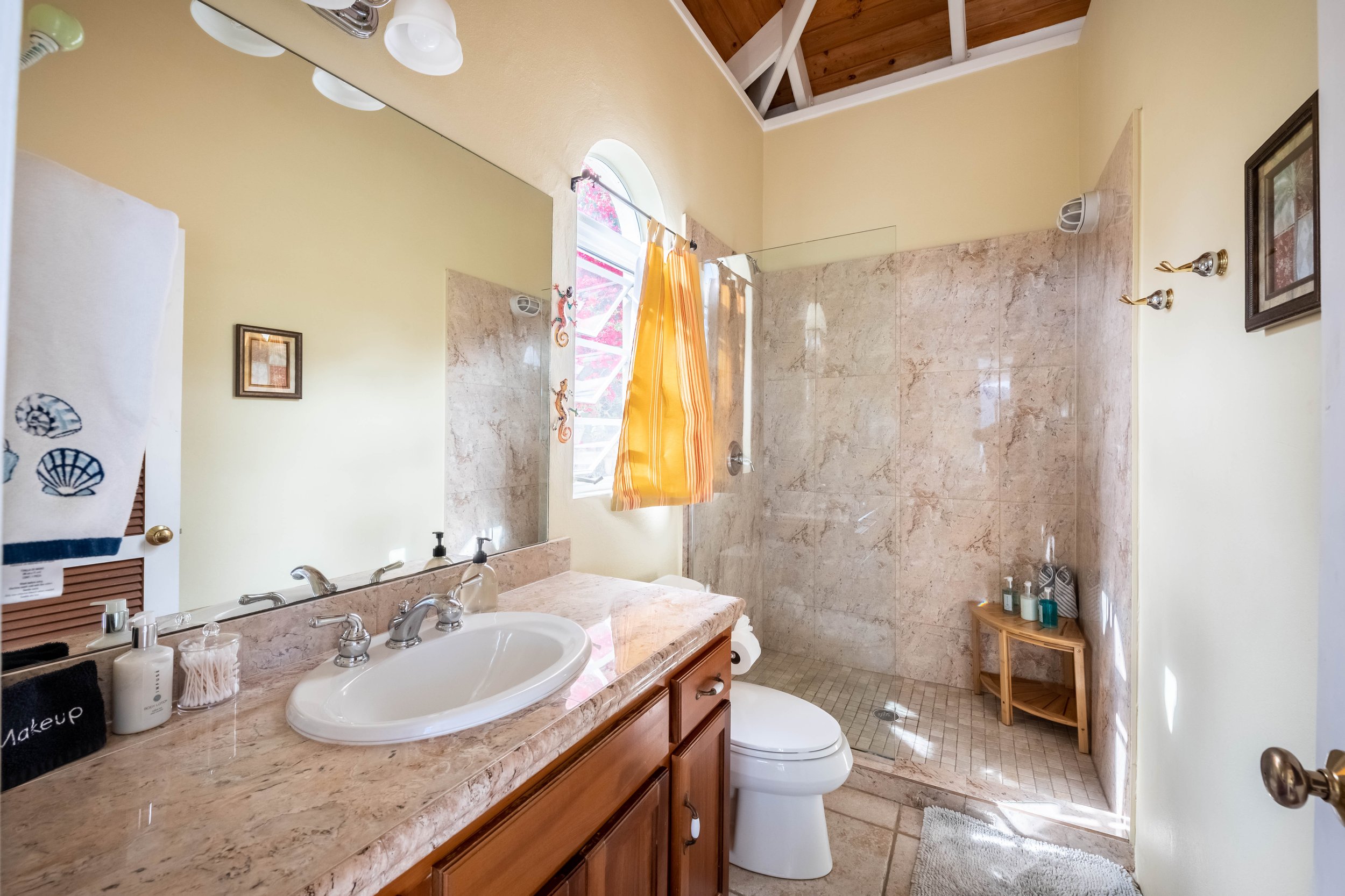 UPPER BEDROOM/KITCHENETTE/BATHROOM
