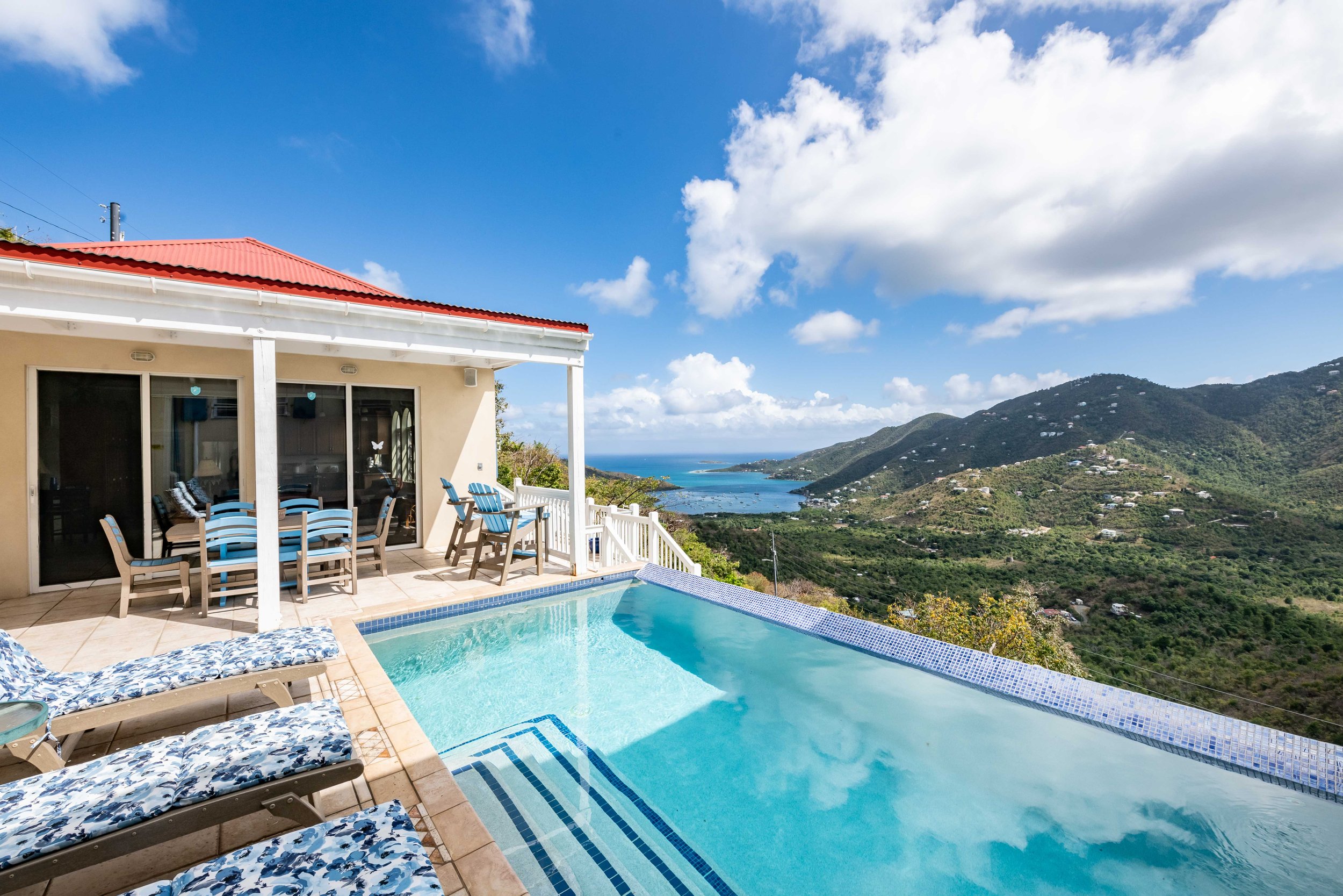 POOL/OUTSIDE DECKS