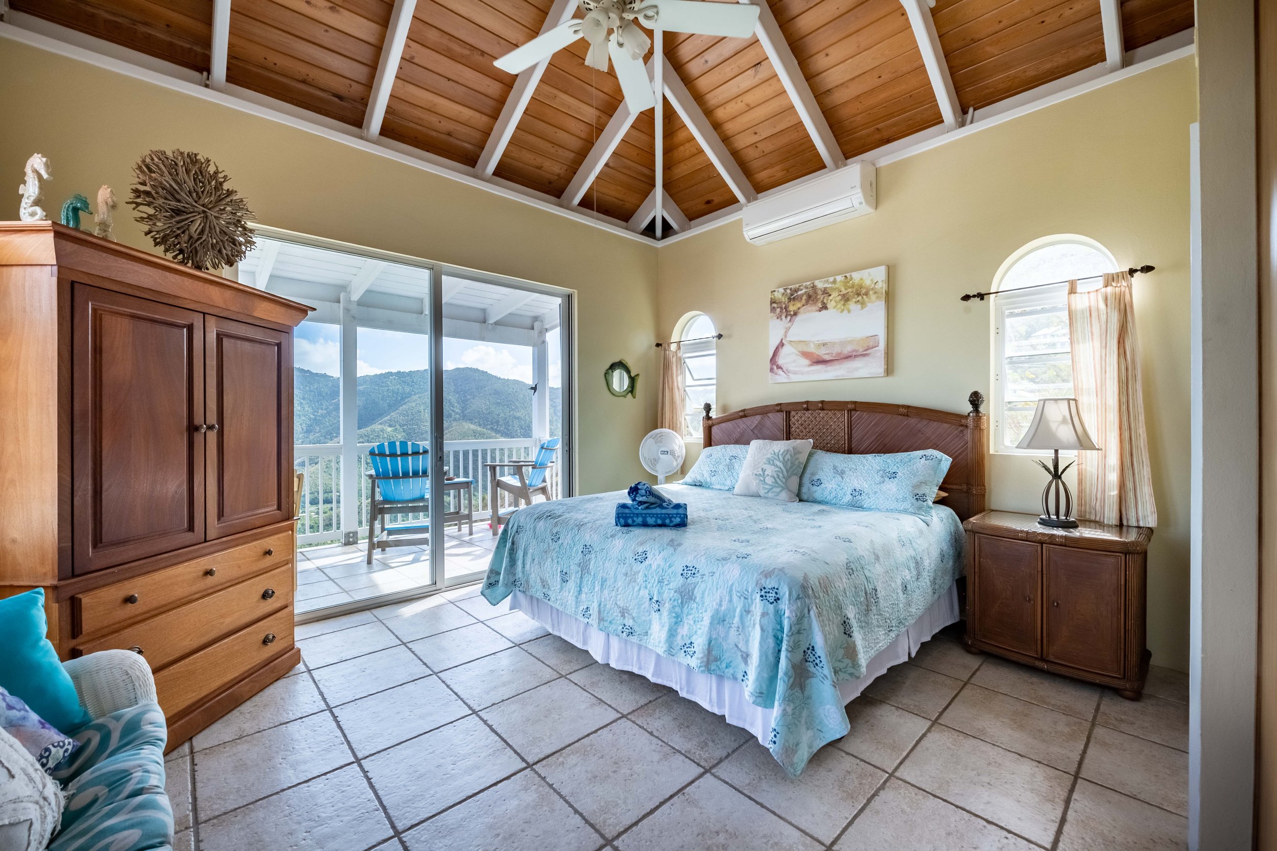 UPPER BEDROOM/KITCHENETTE/BATHROOM