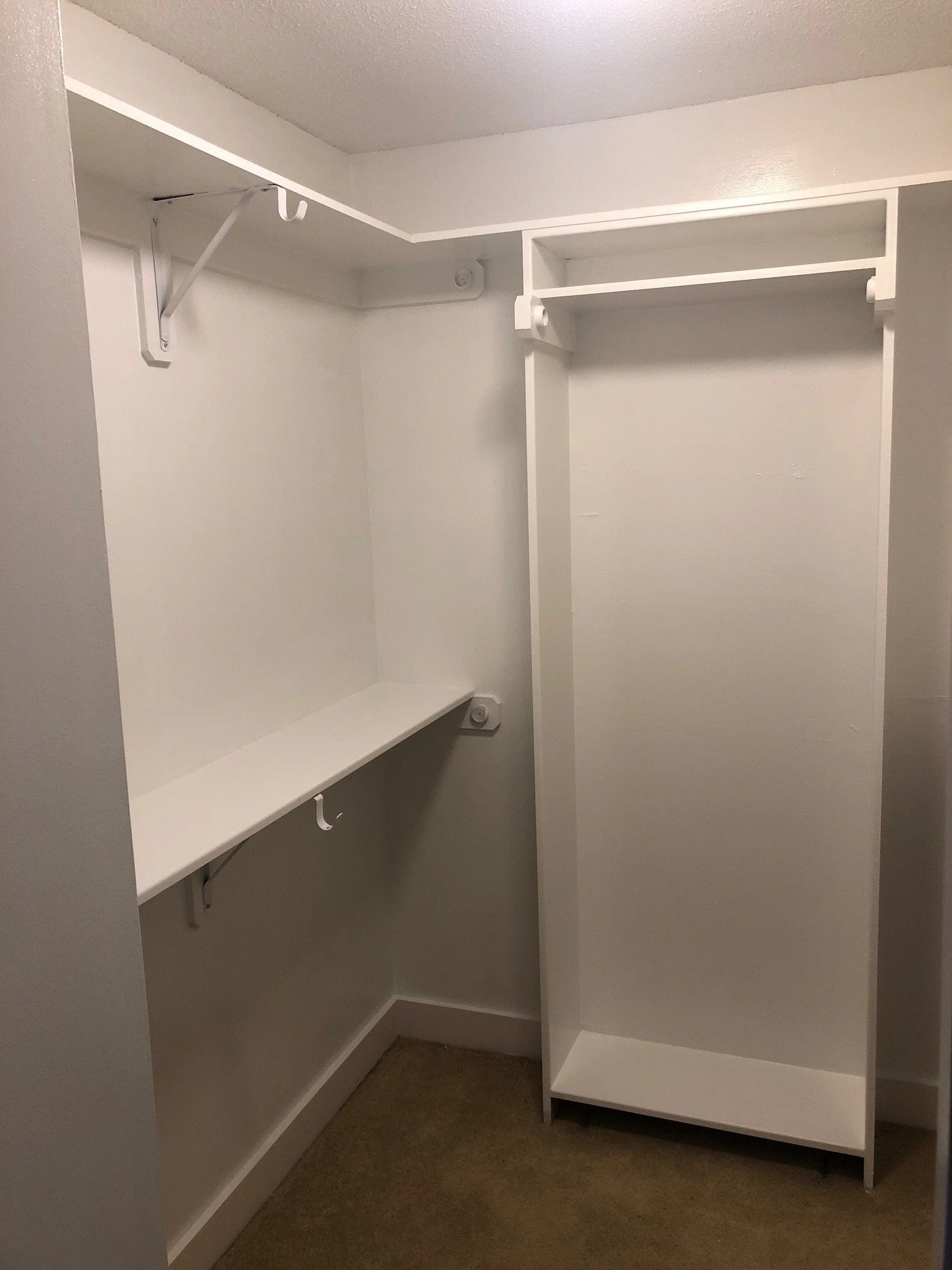 Closet 1.jpg
