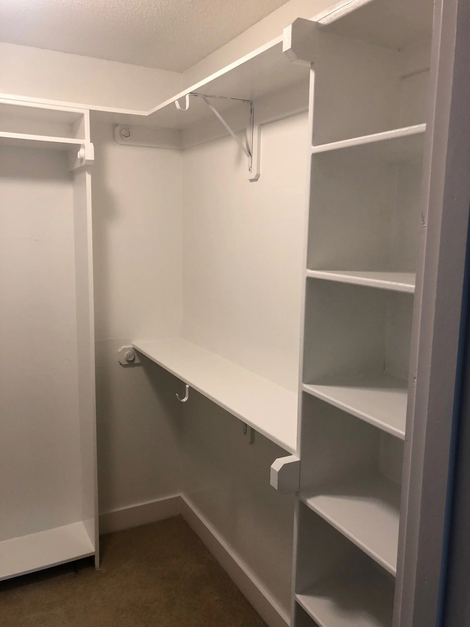 Closet 2.jpg