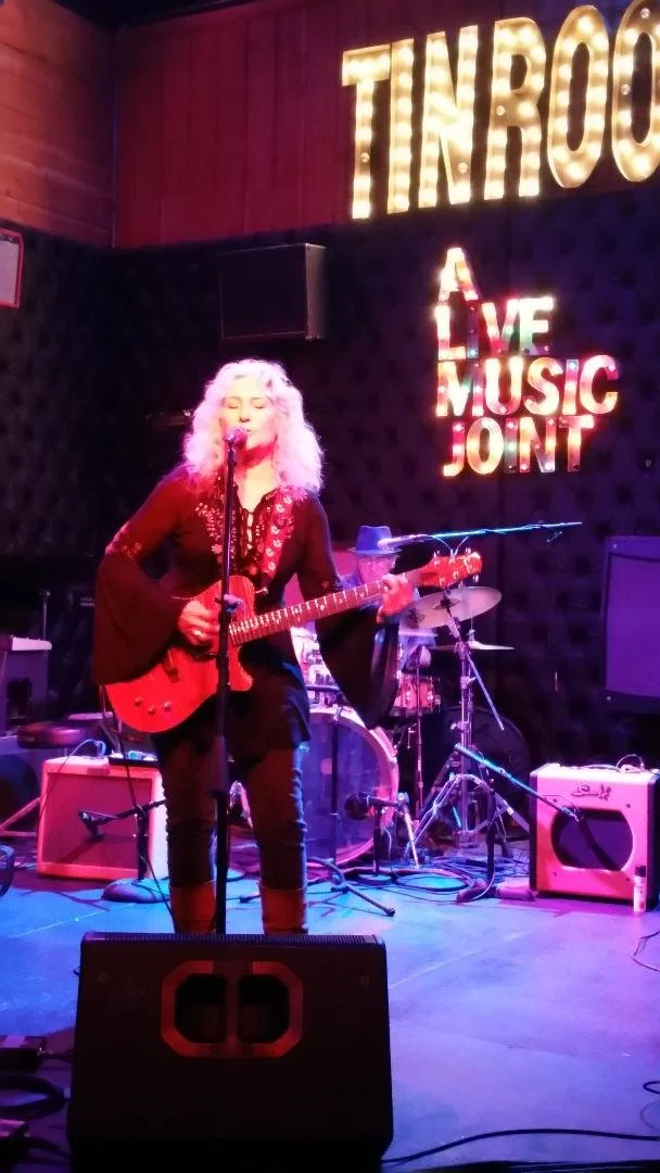 From small-town stages to Nashville nights — Dusty live at Tin Roof.