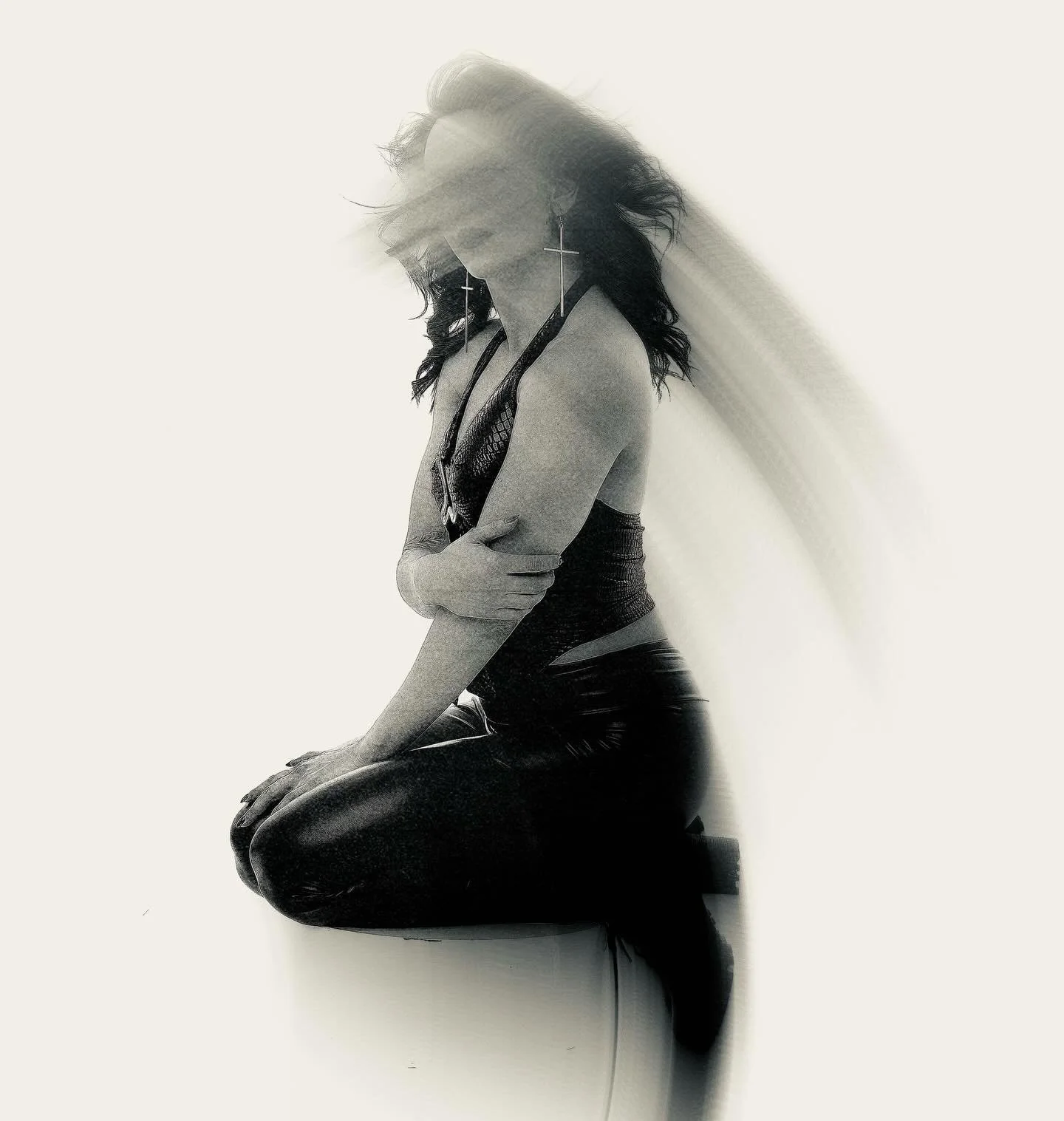 something wicked&hellip;

#hardrock #edgy #gothic #altrock #alternative

this way comes&hellip; soon&hellip; 🫀

photos by @trudy.gentile 

#grunge